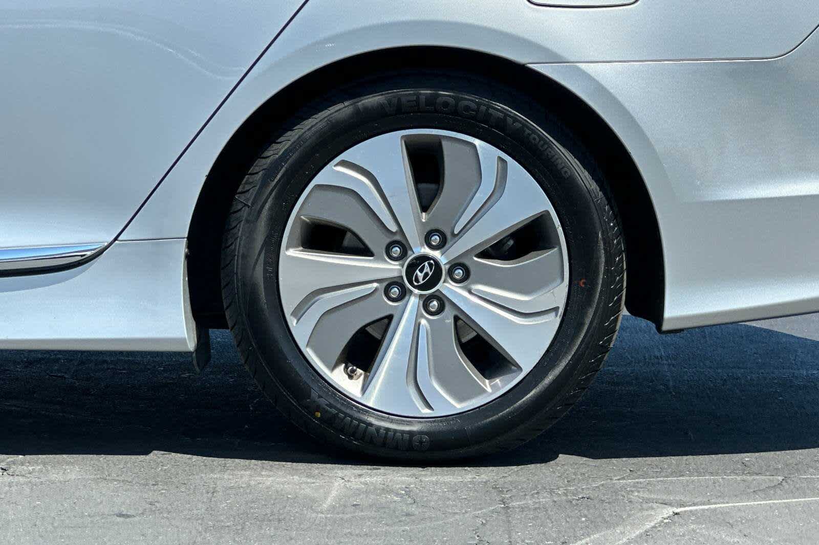 Thumbnail: 2013 Hyundai Sonata - 30