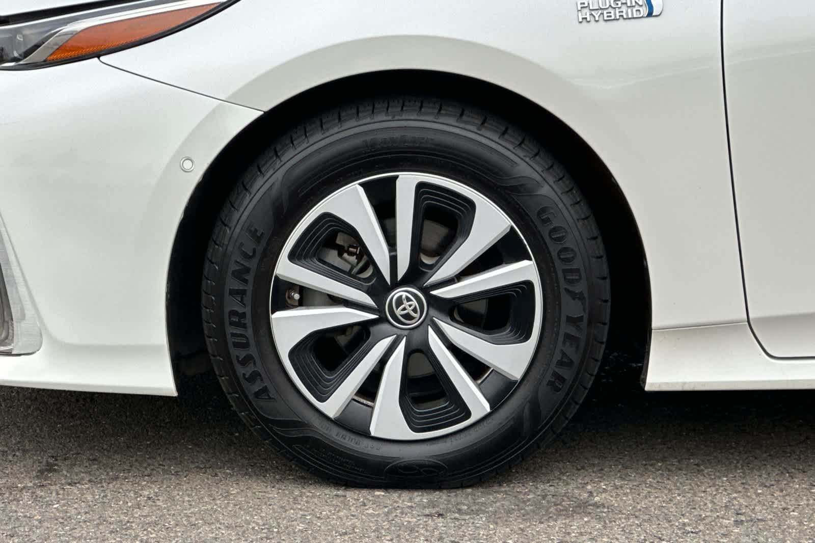 Thumbnail: 2017 Toyota Prius Prime - 31