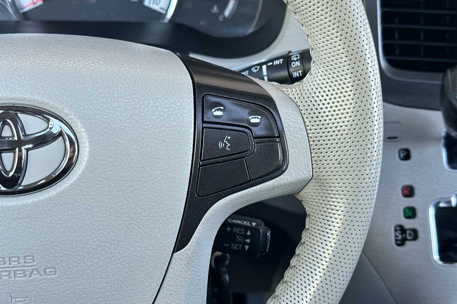 Thumbnail: 2014 Toyota Sienna - 28