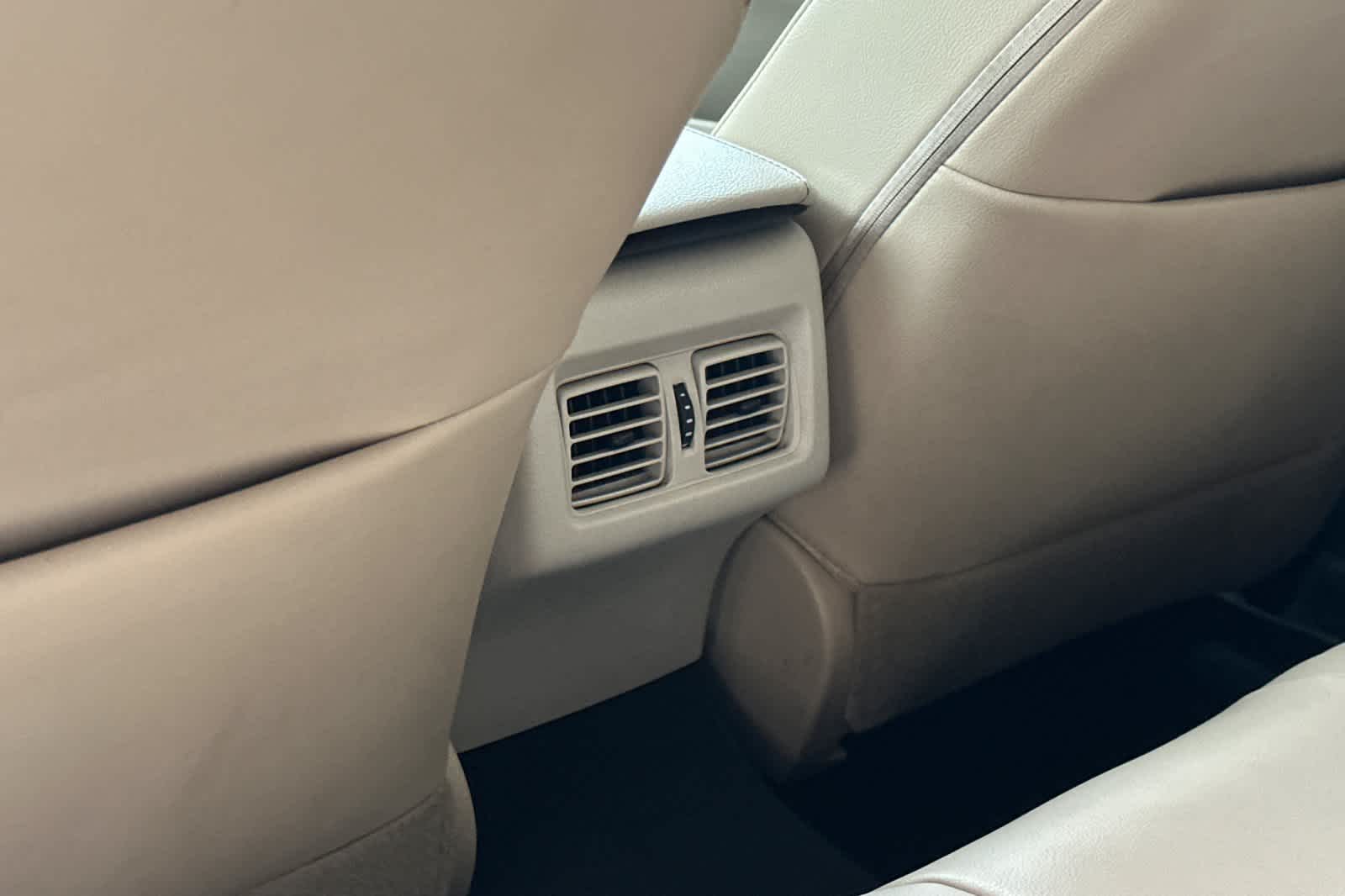 Thumbnail: 2018 Toyota Camry - 14