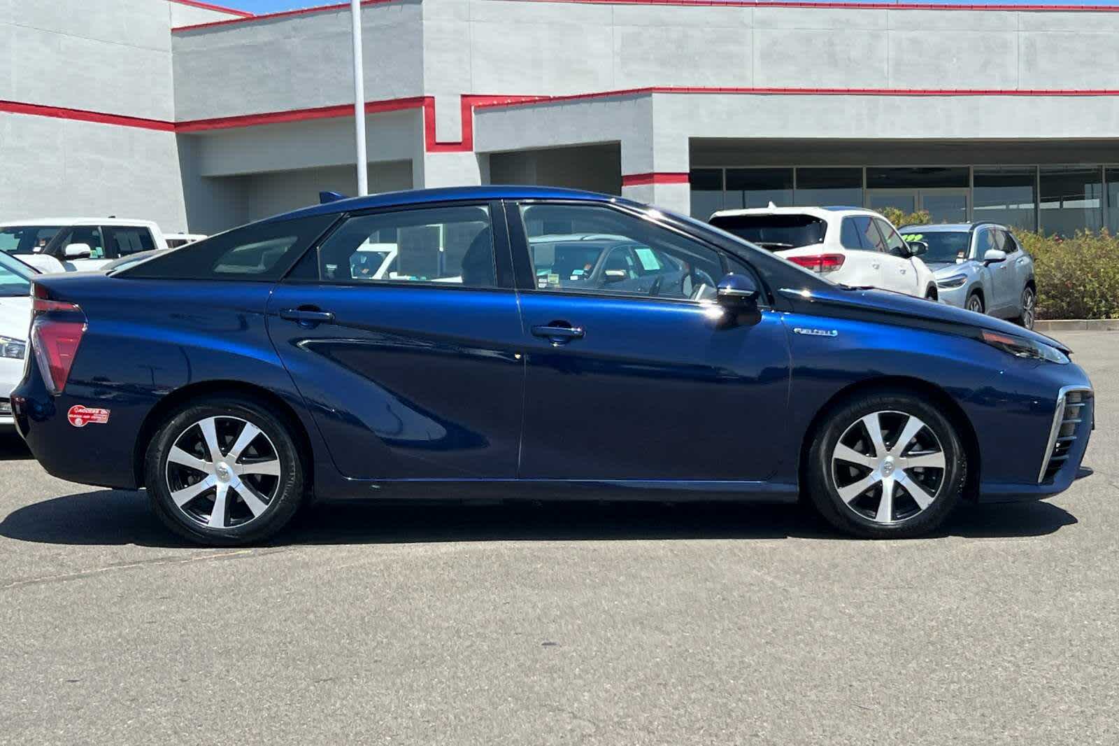 Thumbnail: 2017 Toyota Mirai - 6