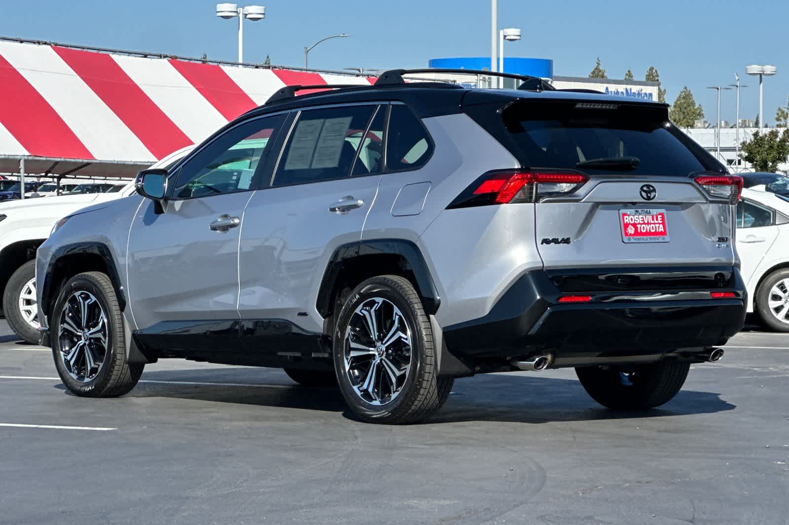 2025 Toyota RAV4 XSE 7