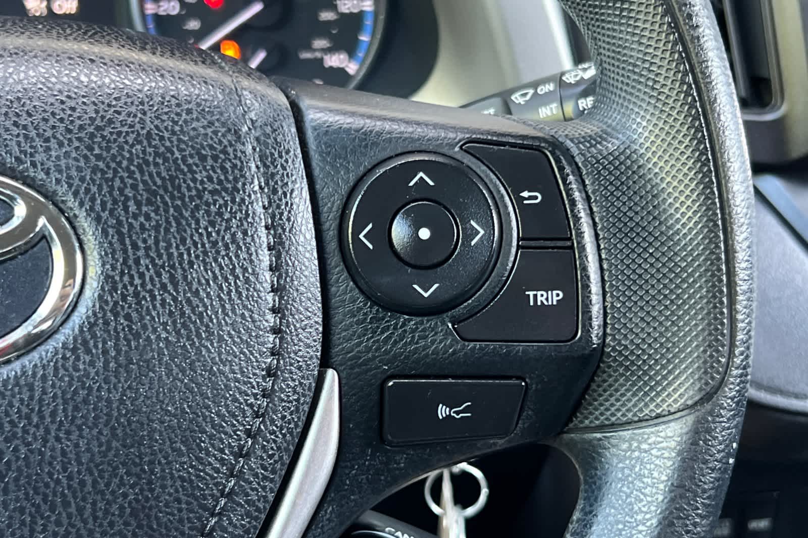 Thumbnail: 2017 Toyota RAV4 - 25