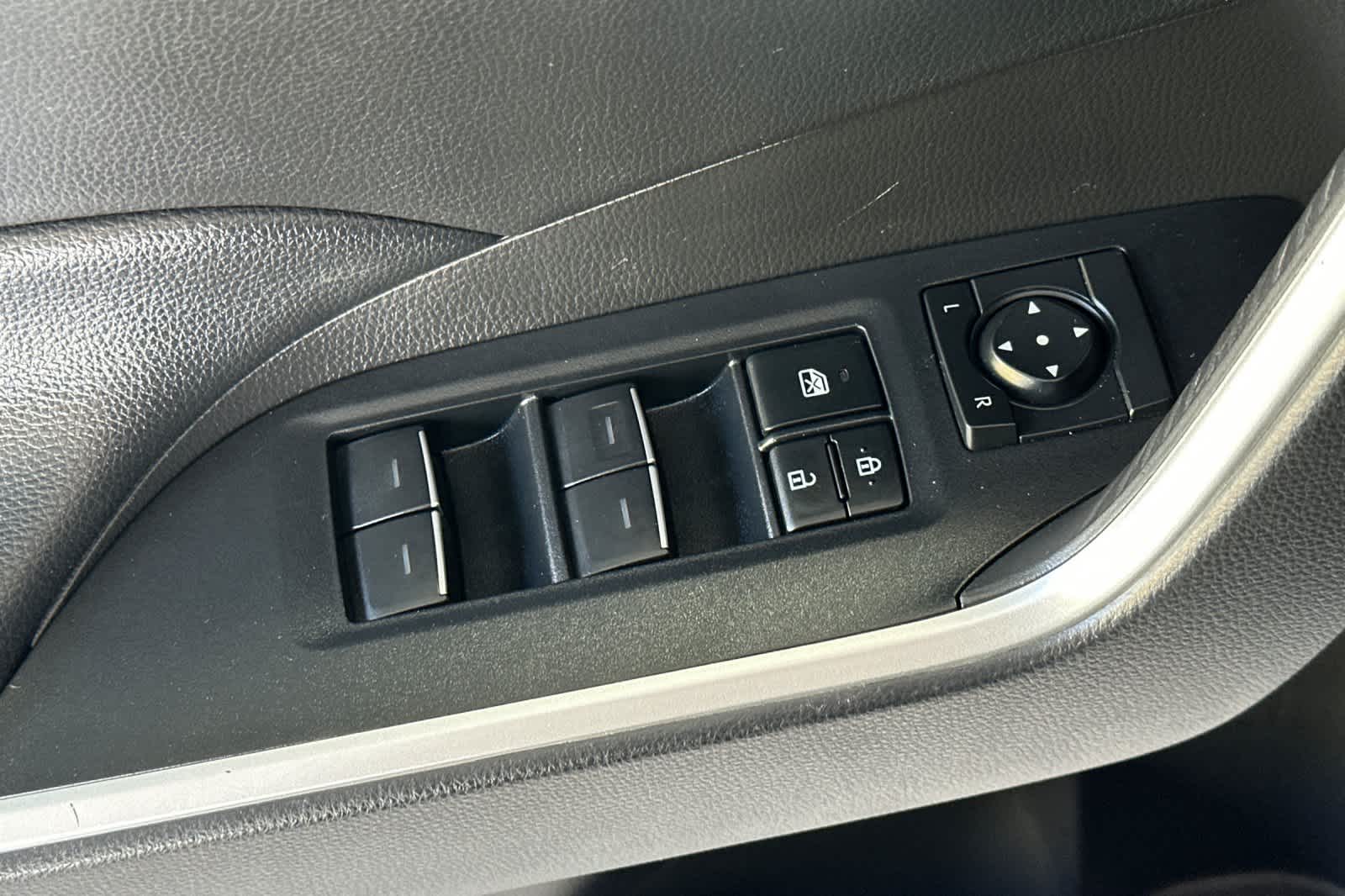 Thumbnail: 2022 Toyota RAV4 - 13