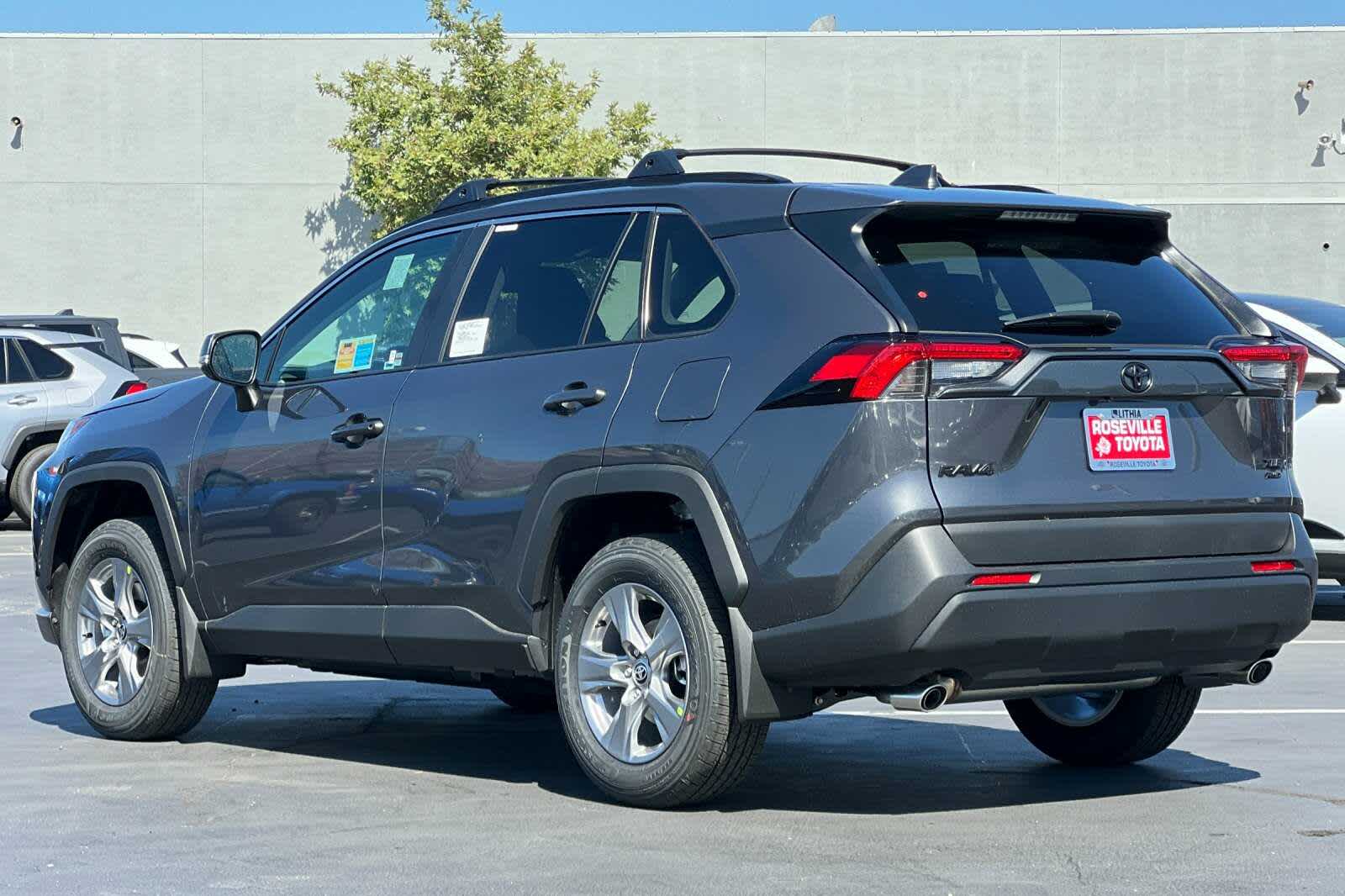 2025 Toyota RAV4 XLE 6
