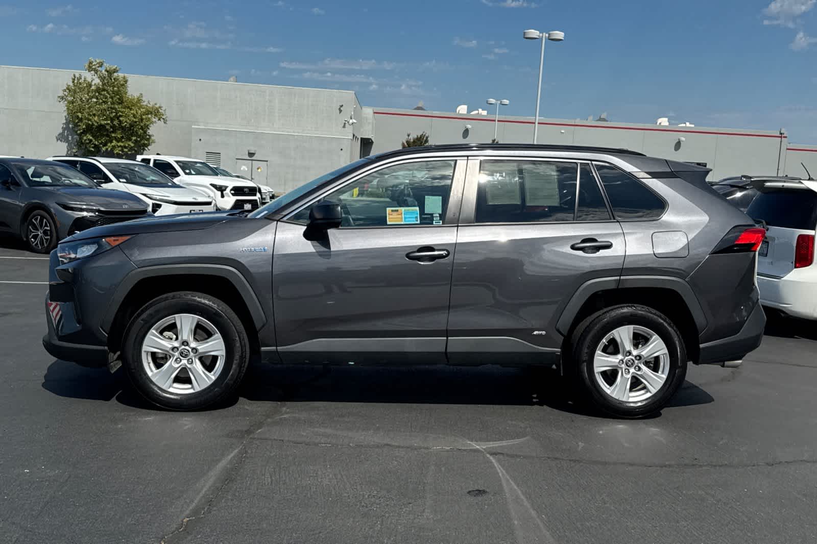 Thumbnail: 2021 Toyota RAV4 - 9
