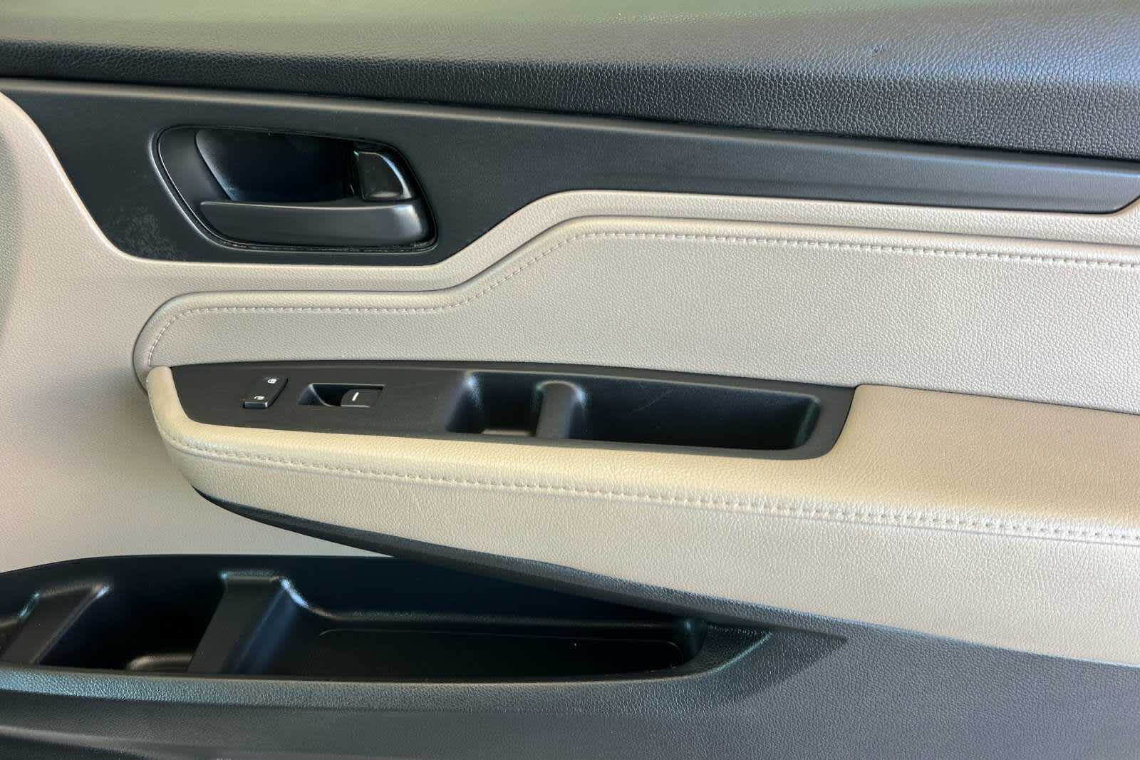 Thumbnail: 2018 Honda Odyssey - 21