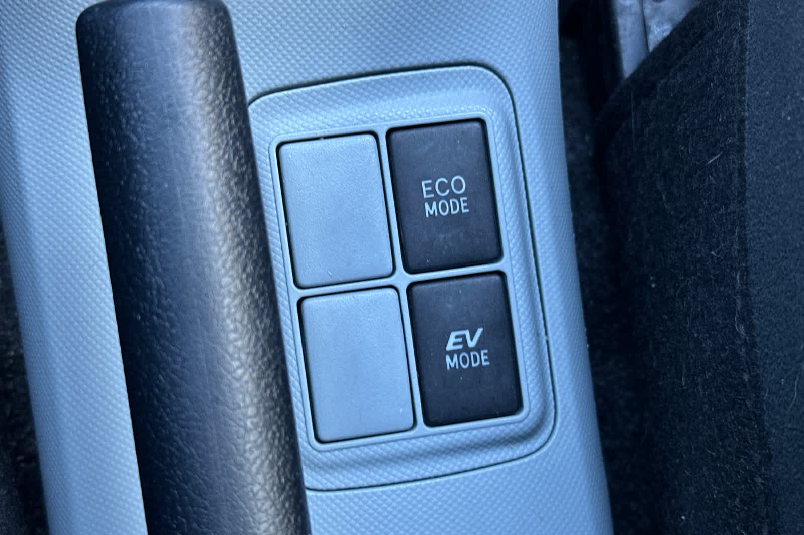 Thumbnail: 2012 Toyota Prius c - 31