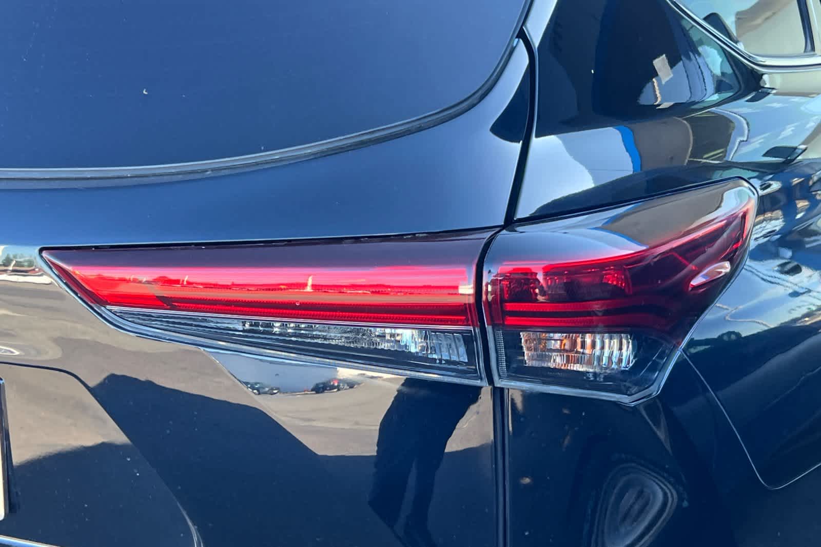 Thumbnail: 2023 Toyota Highlander - 17