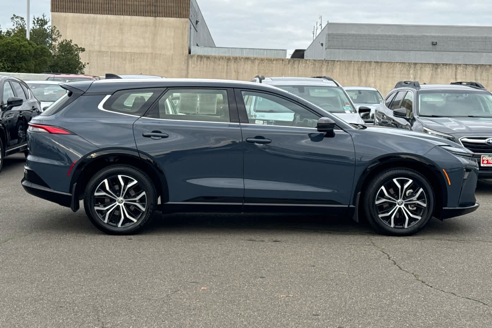 Thumbnail: 2025 Toyota Crown Signia - 6