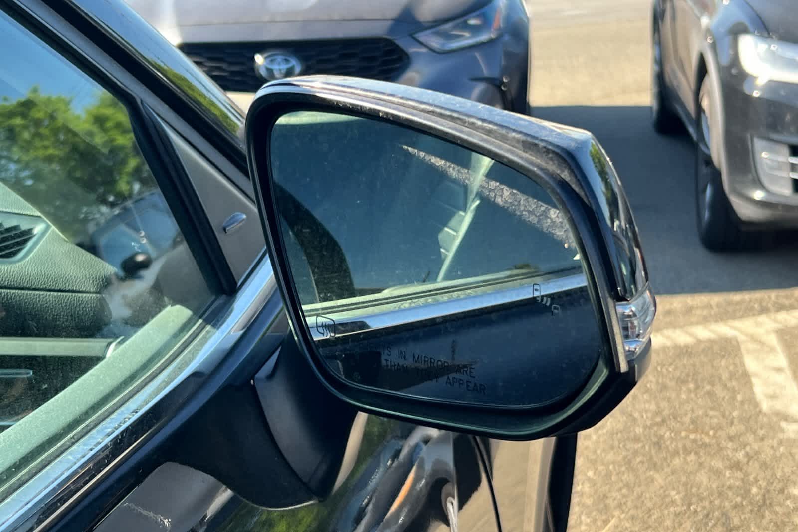 Thumbnail: 2023 Toyota Highlander - 16