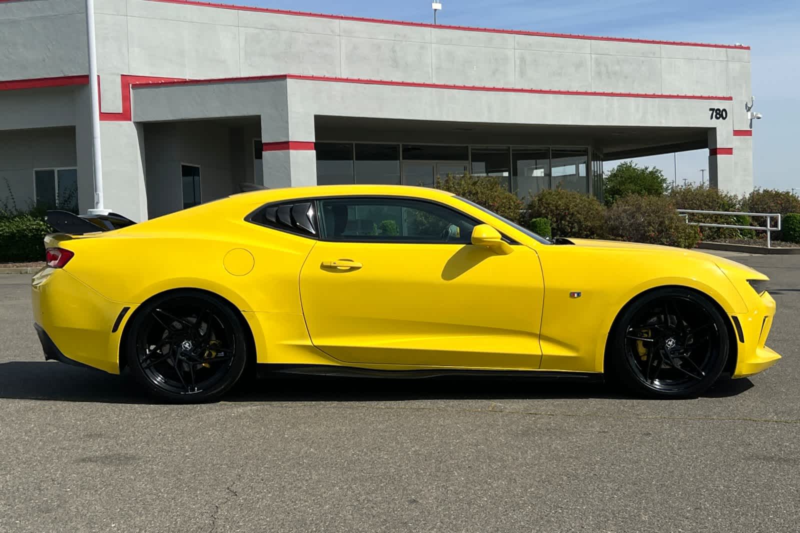 Thumbnail: 2017 Chevrolet Camaro - 6