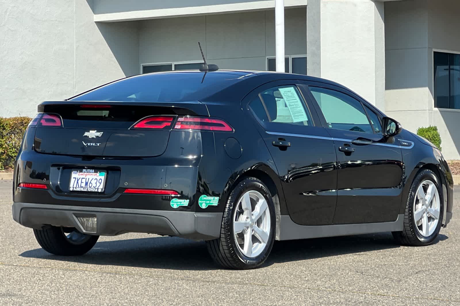 Thumbnail: 2015 Chevrolet Volt - 2