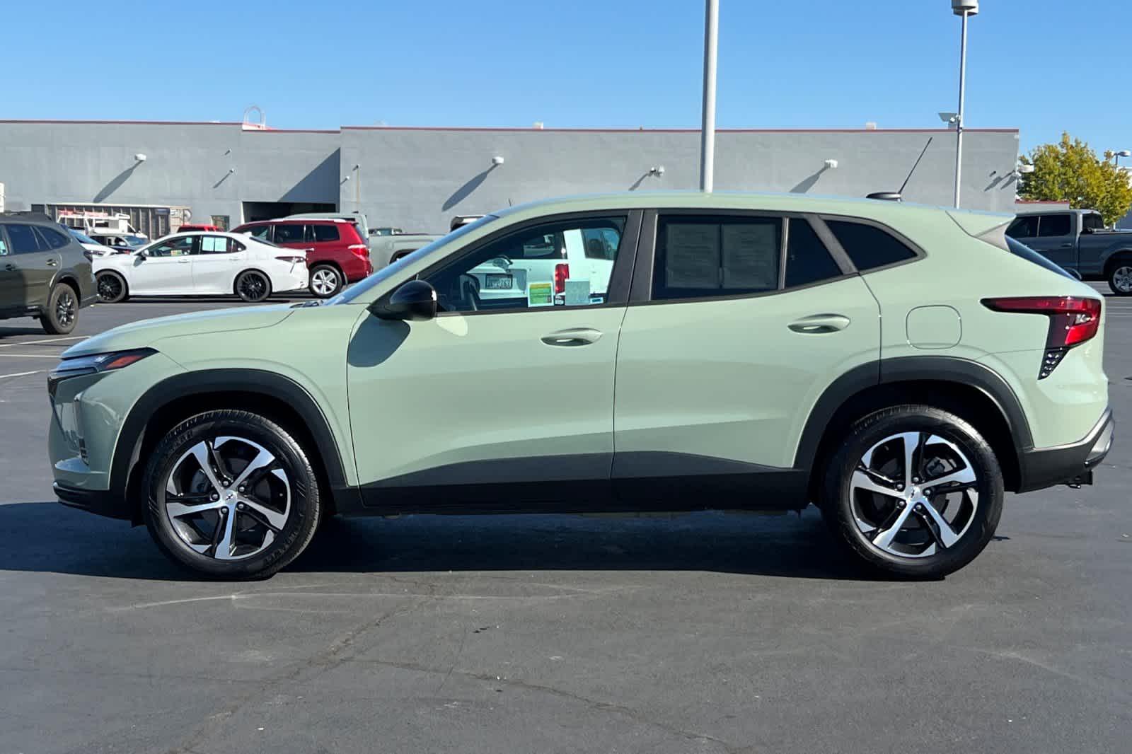 Thumbnail: 2024 Chevrolet Trax - 9