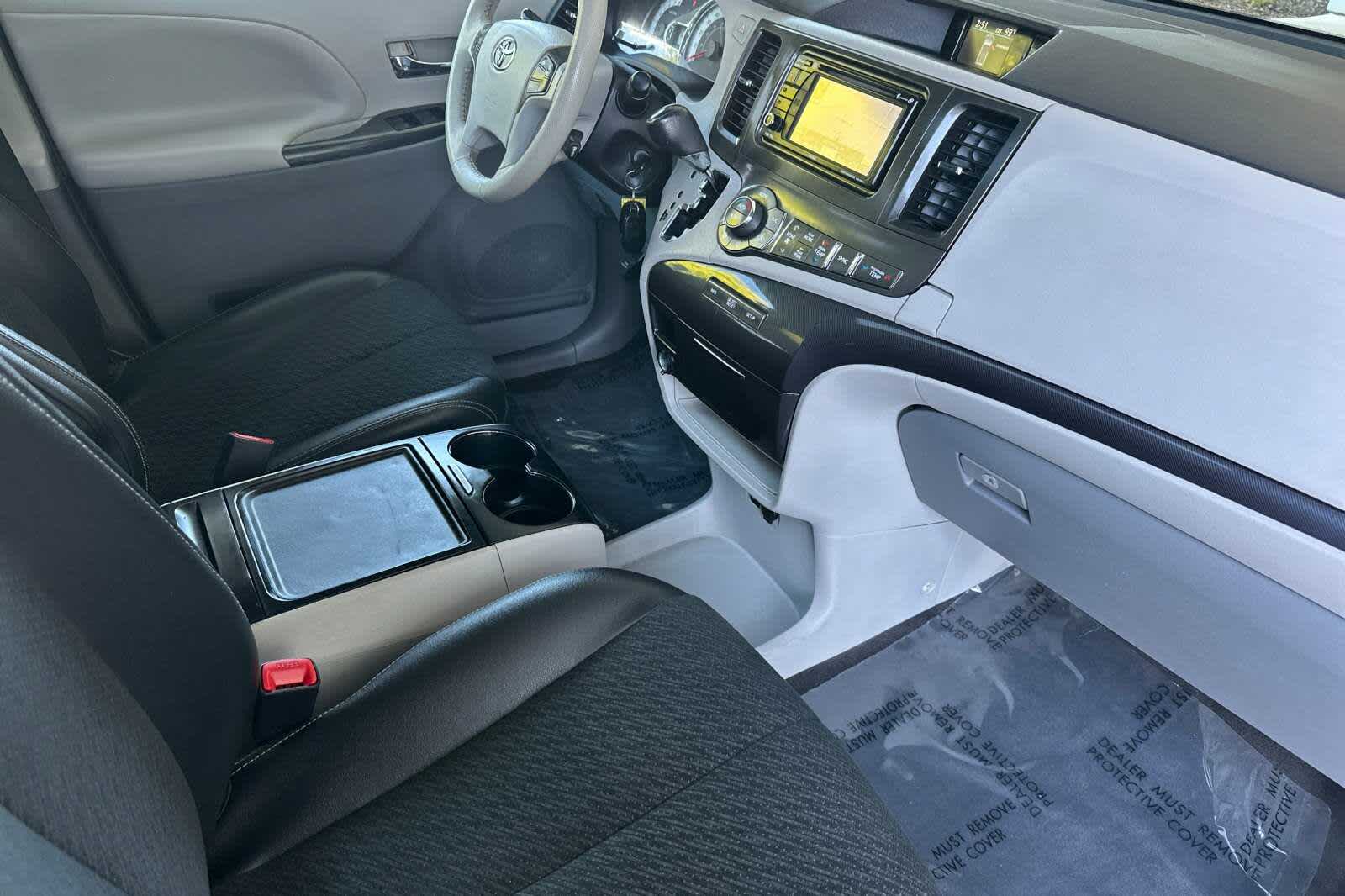 Thumbnail: 2014 Toyota Sienna - 18