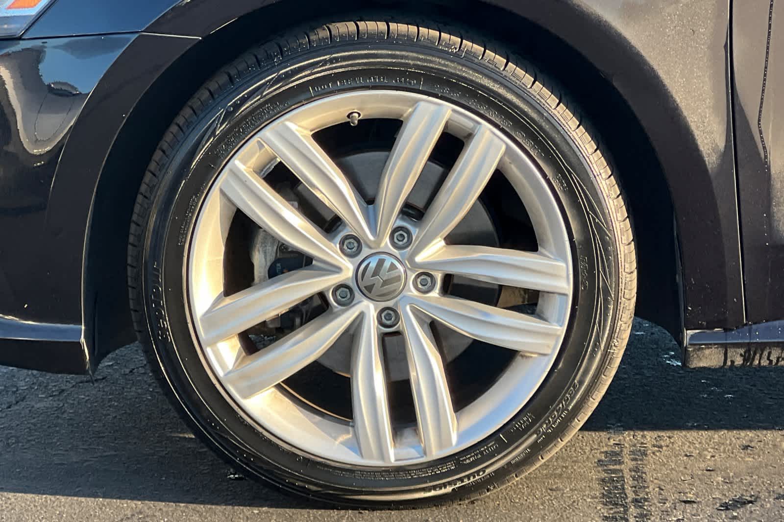 Thumbnail: 2018 Volkswagen Passat - 28