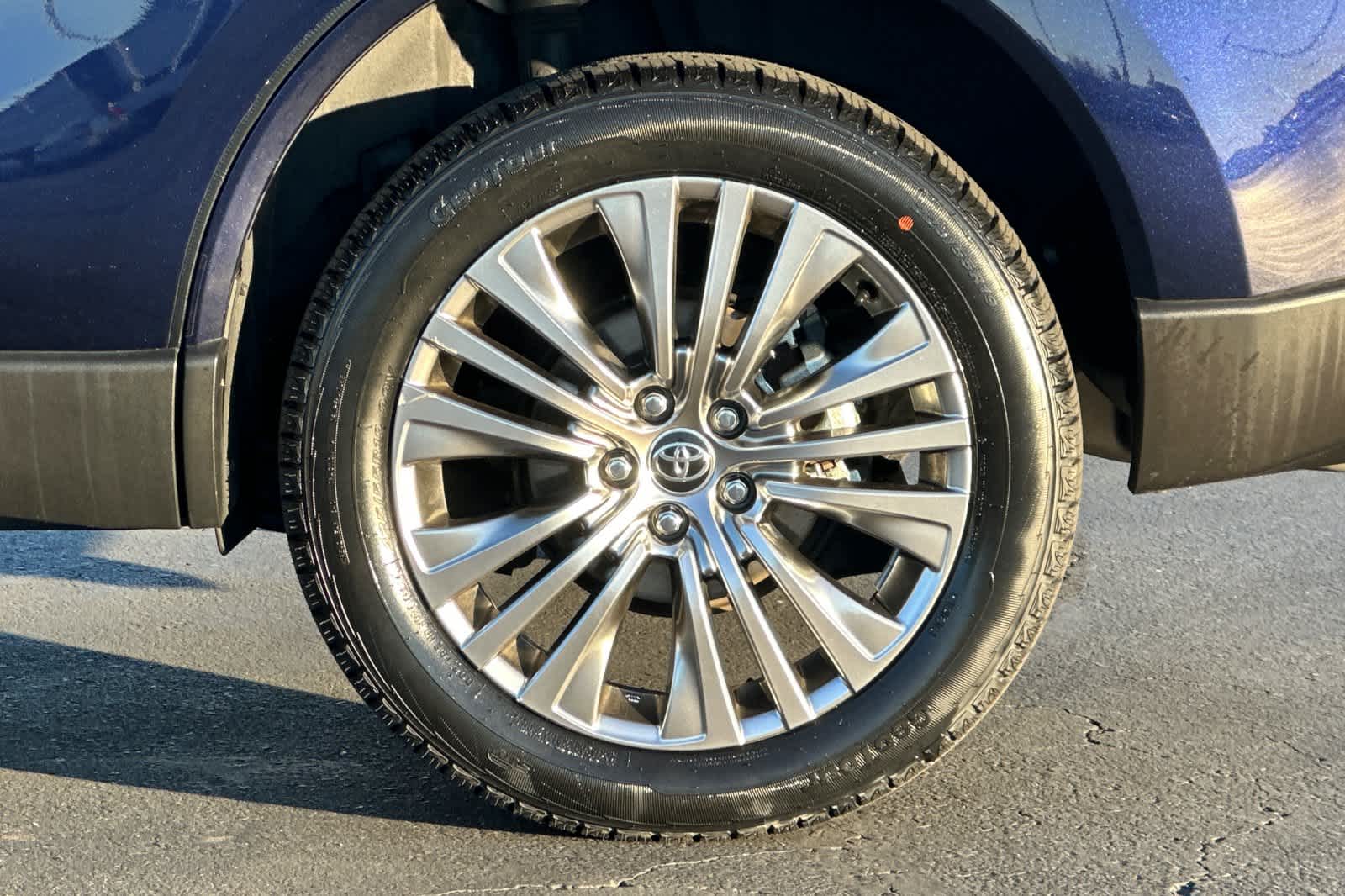 Thumbnail: 2022 Toyota Venza - 30