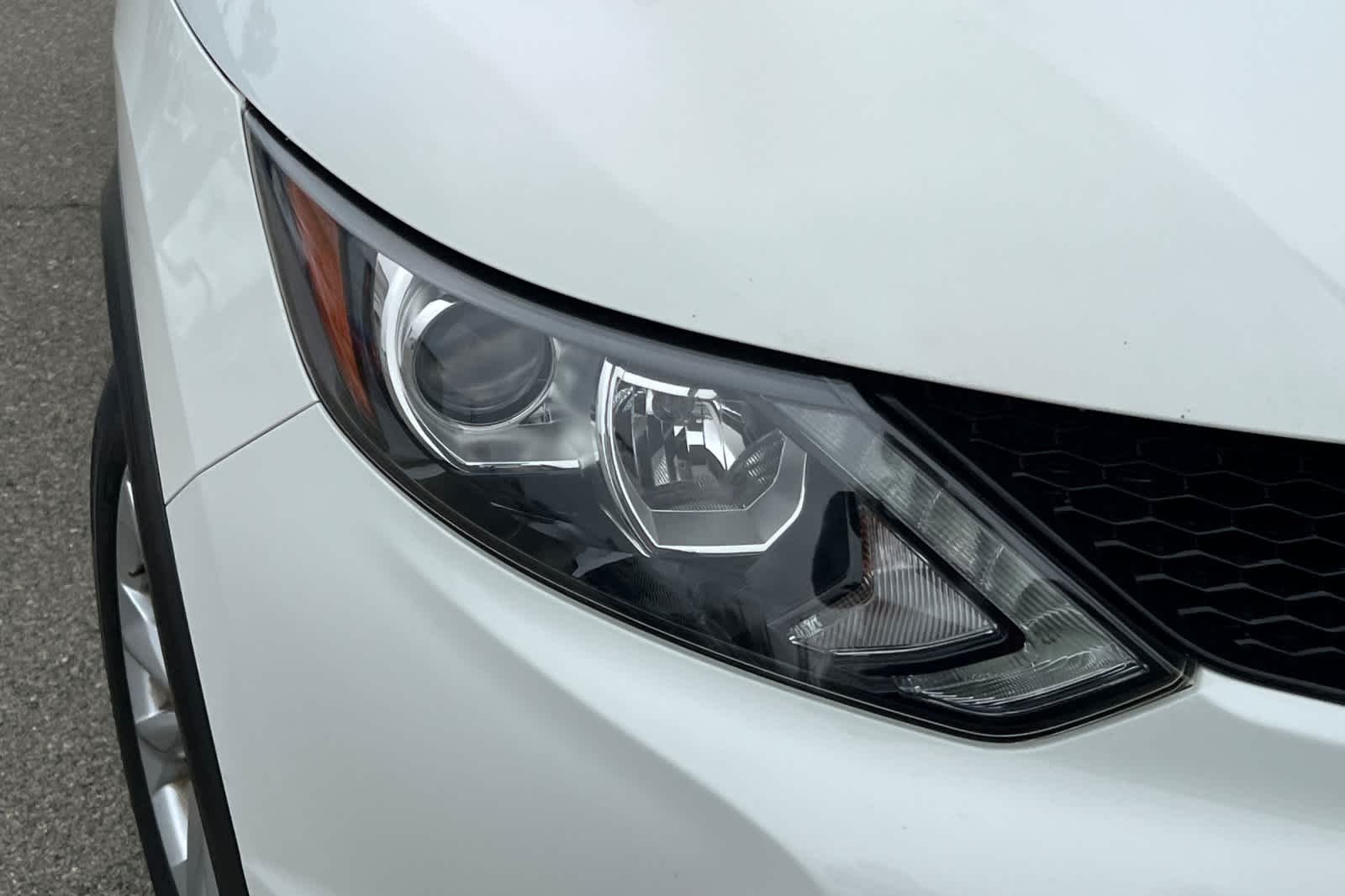 Thumbnail: 2017 Nissan Rogue Sport - 8