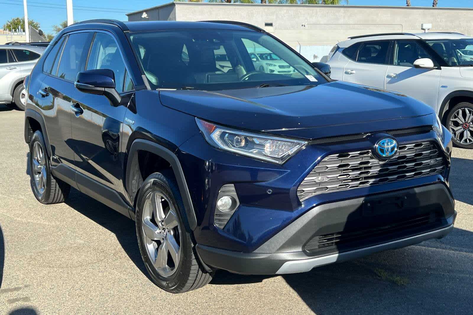 Thumbnail: 2019 Toyota RAV4 - 3