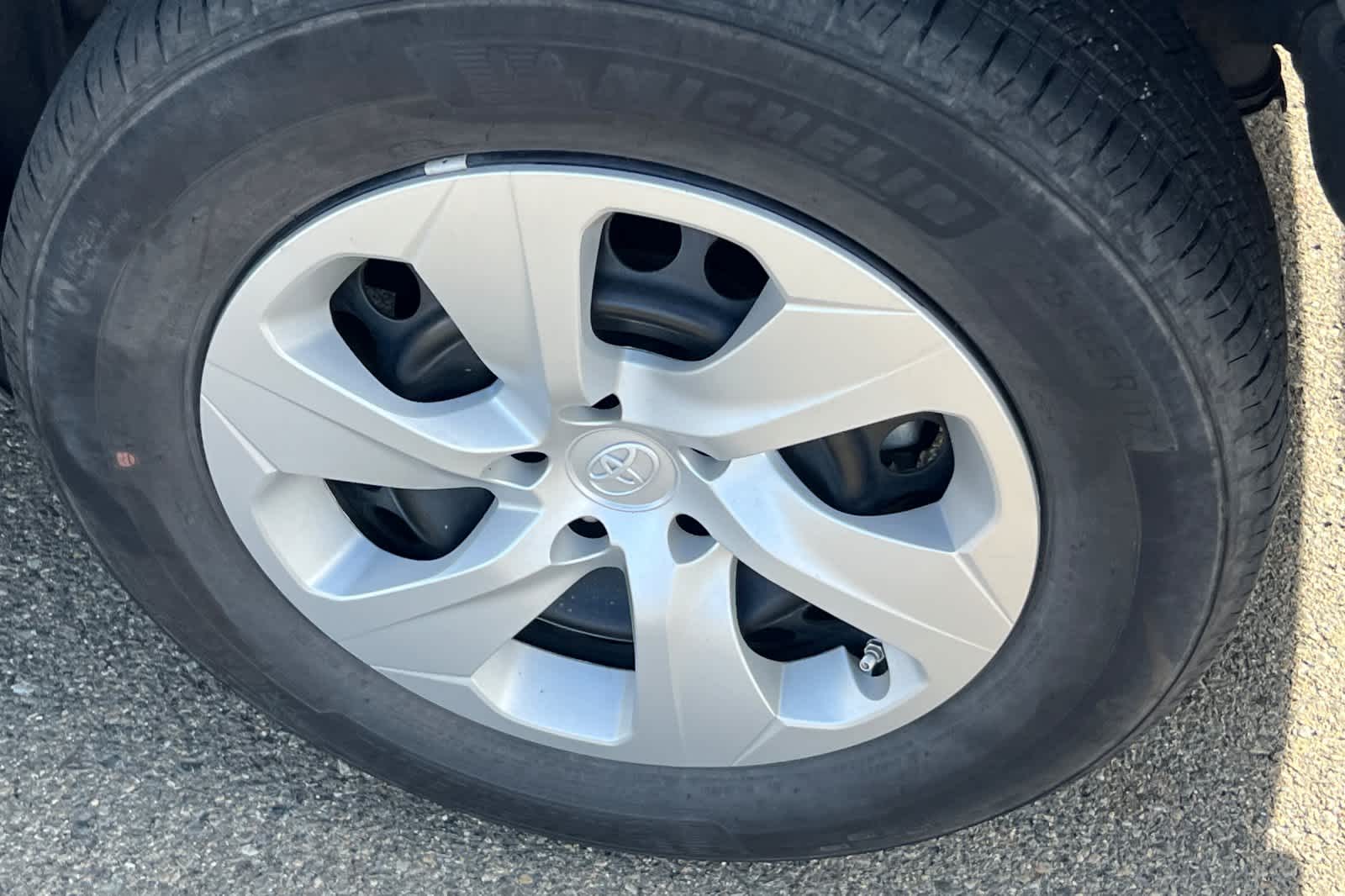 Thumbnail: 2024 Toyota RAV4 - 18