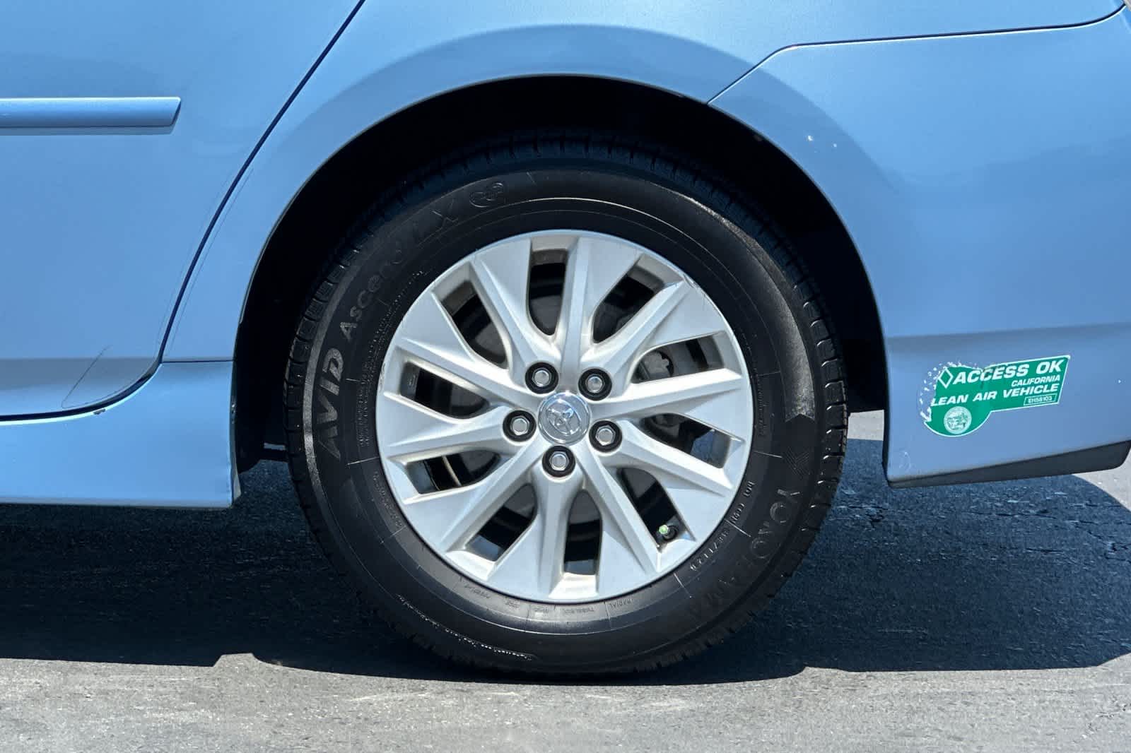 Thumbnail: 2012 Toyota Prius - 31