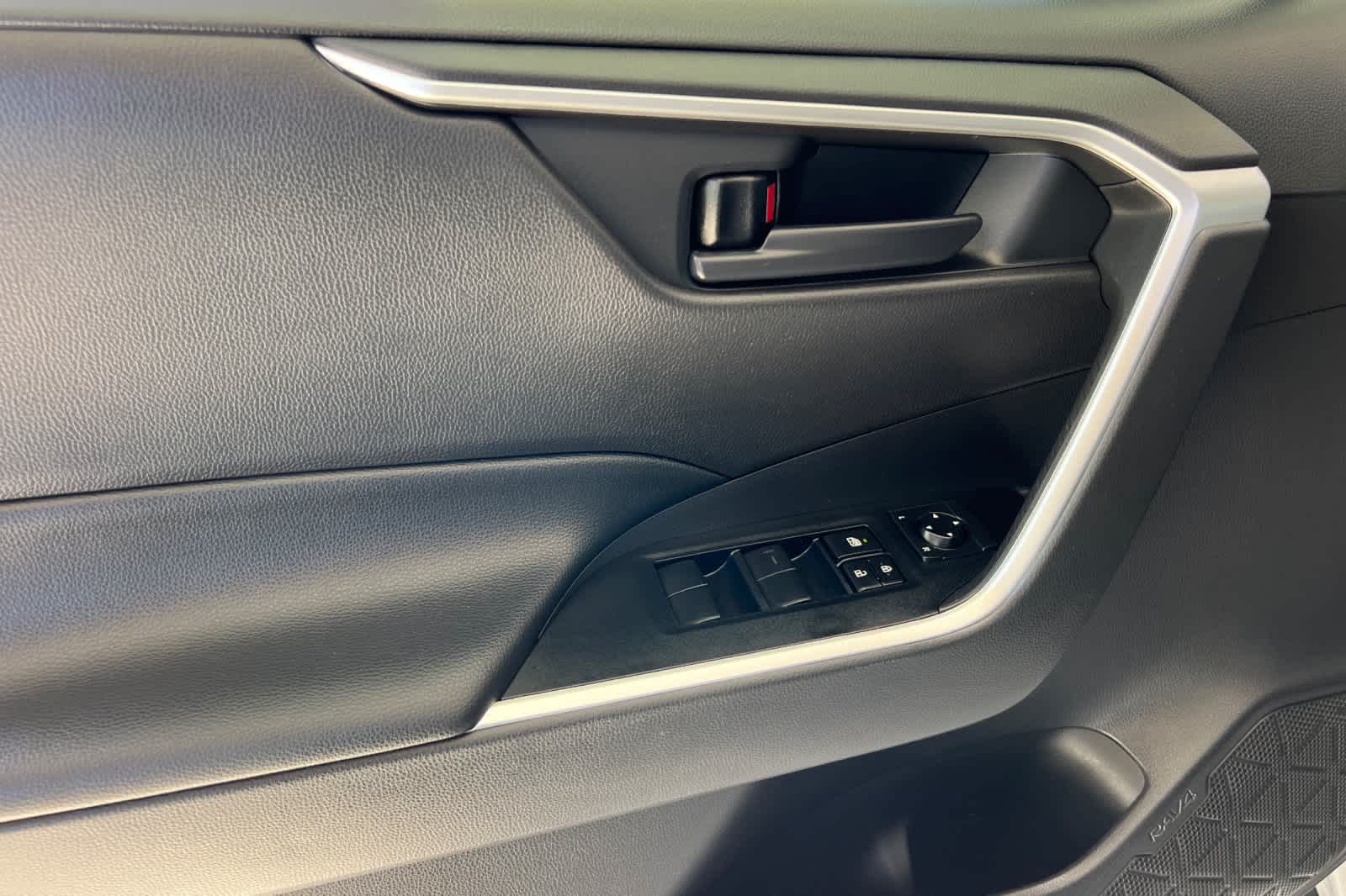 Thumbnail: 2021 Toyota RAV4 - 12