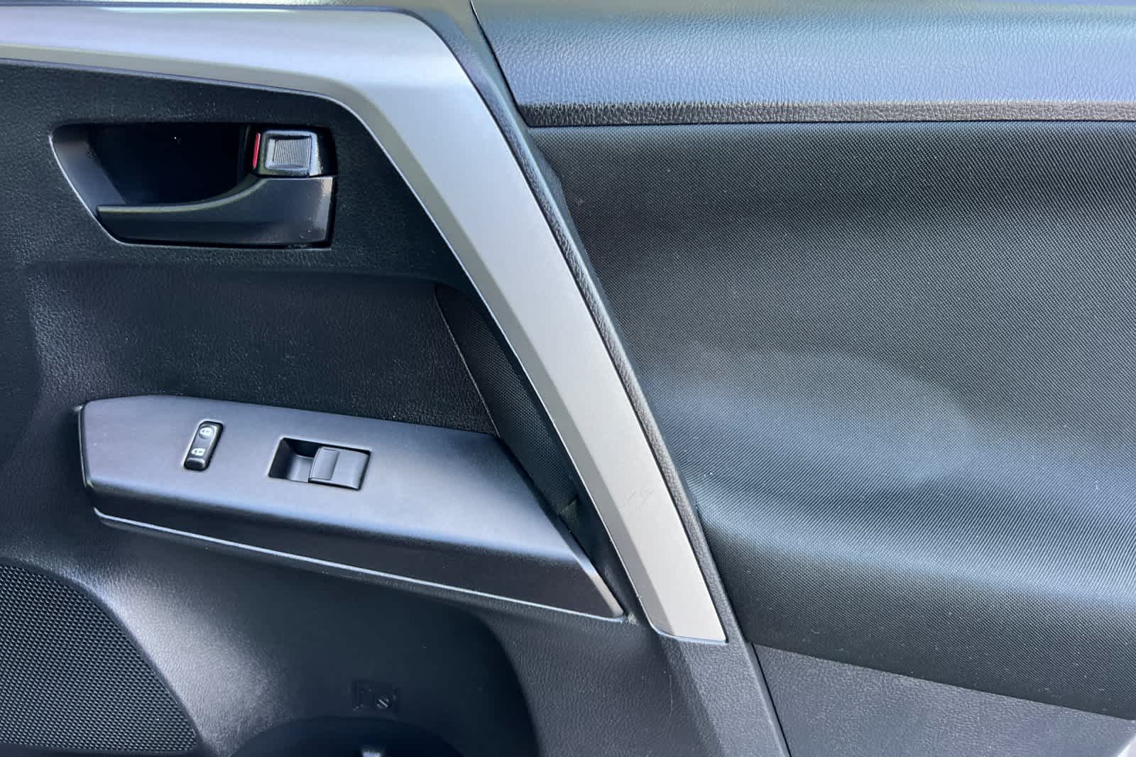 Thumbnail: 2017 Toyota RAV4 - 18