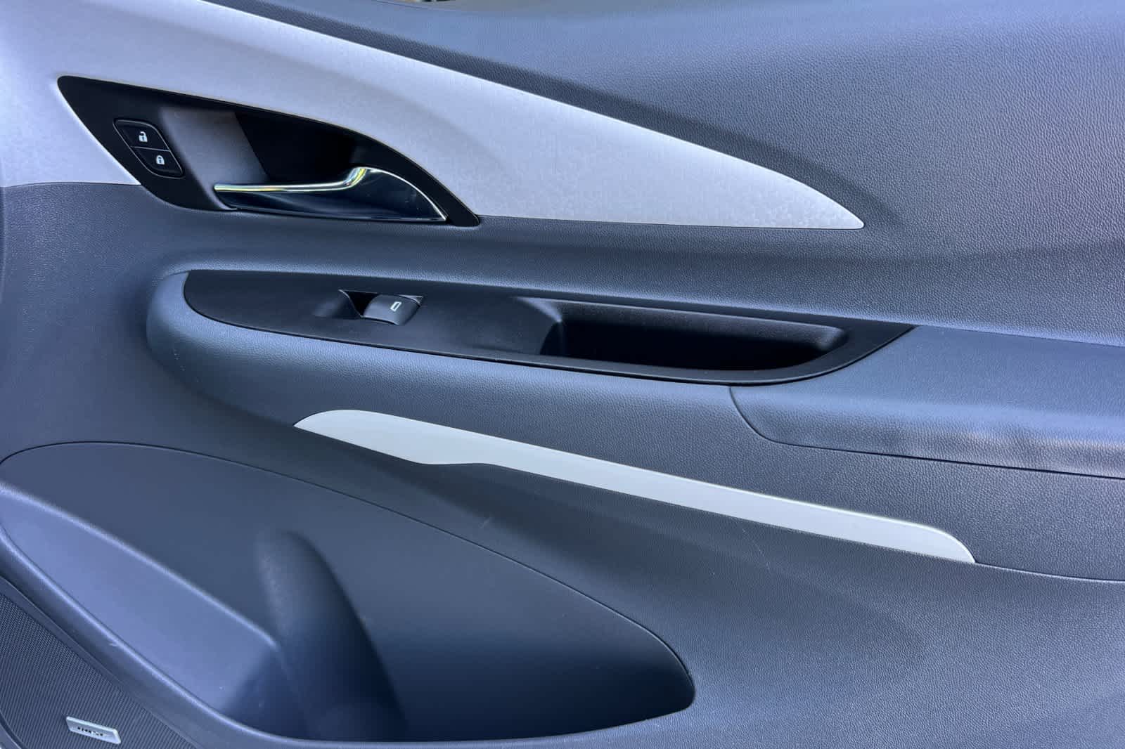 Thumbnail: 2017 Chevrolet Bolt EV - 18