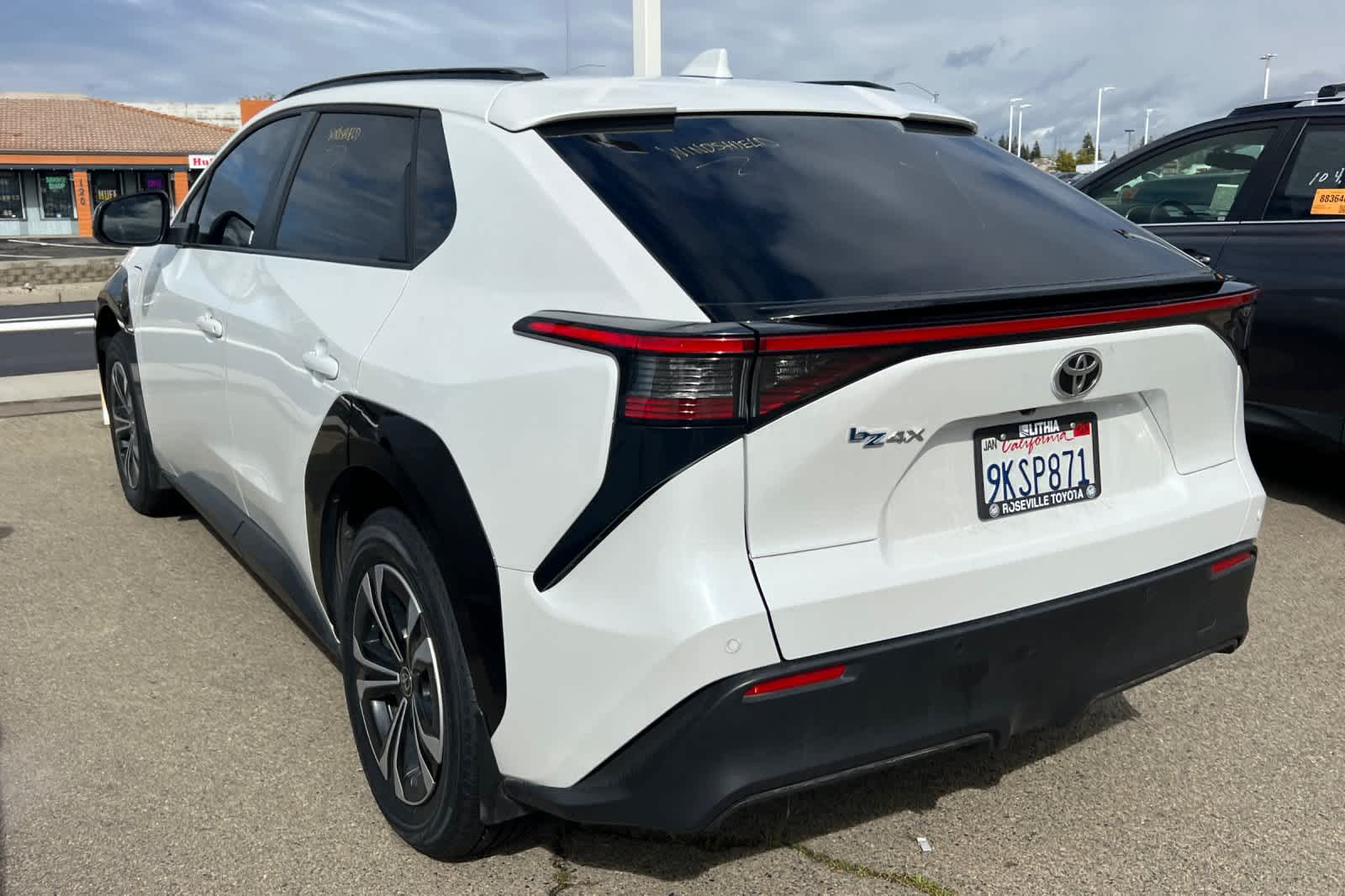 Thumbnail: 2023 Toyota bZ4X - 4