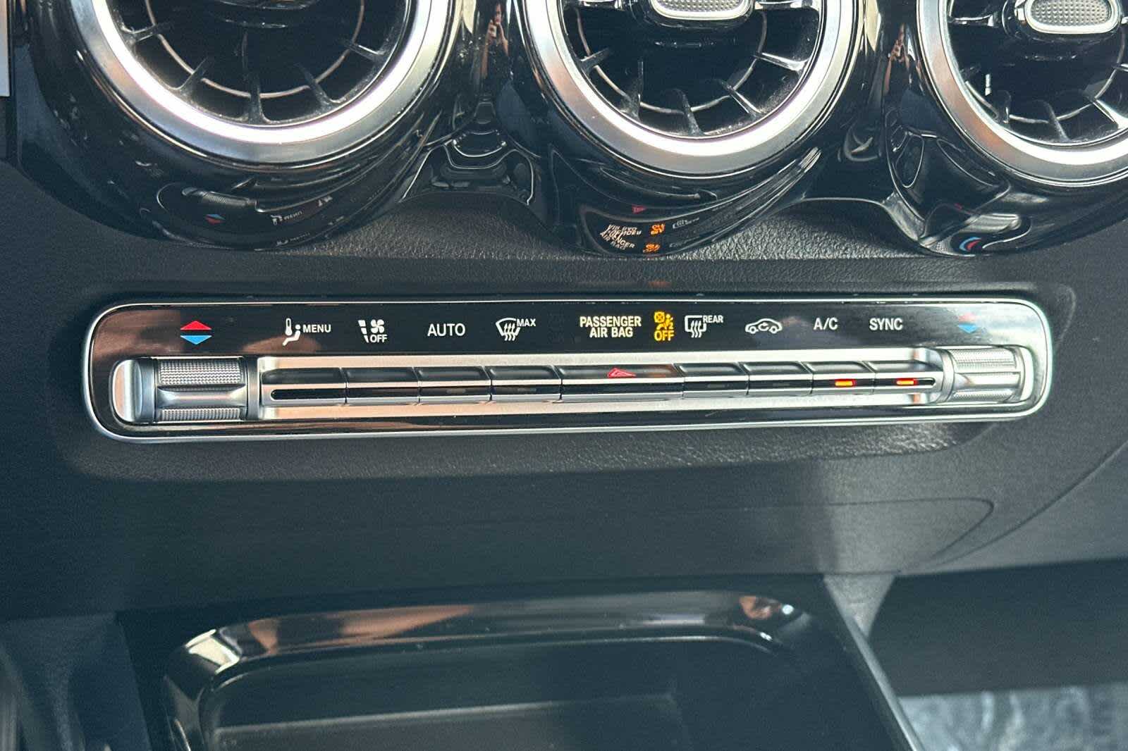 Thumbnail: 2021 Mercedes-Benz GLB - 22