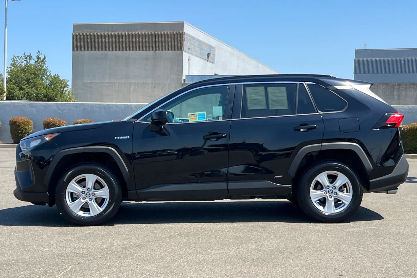 Thumbnail: 2021 Toyota RAV4 - 9