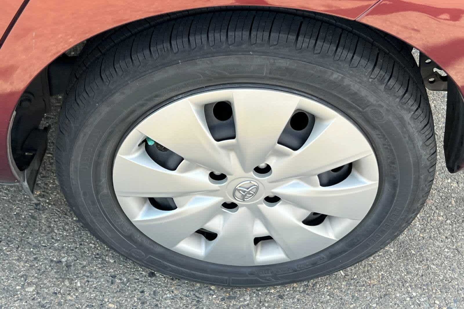 Thumbnail: 2010 Toyota Yaris - 18