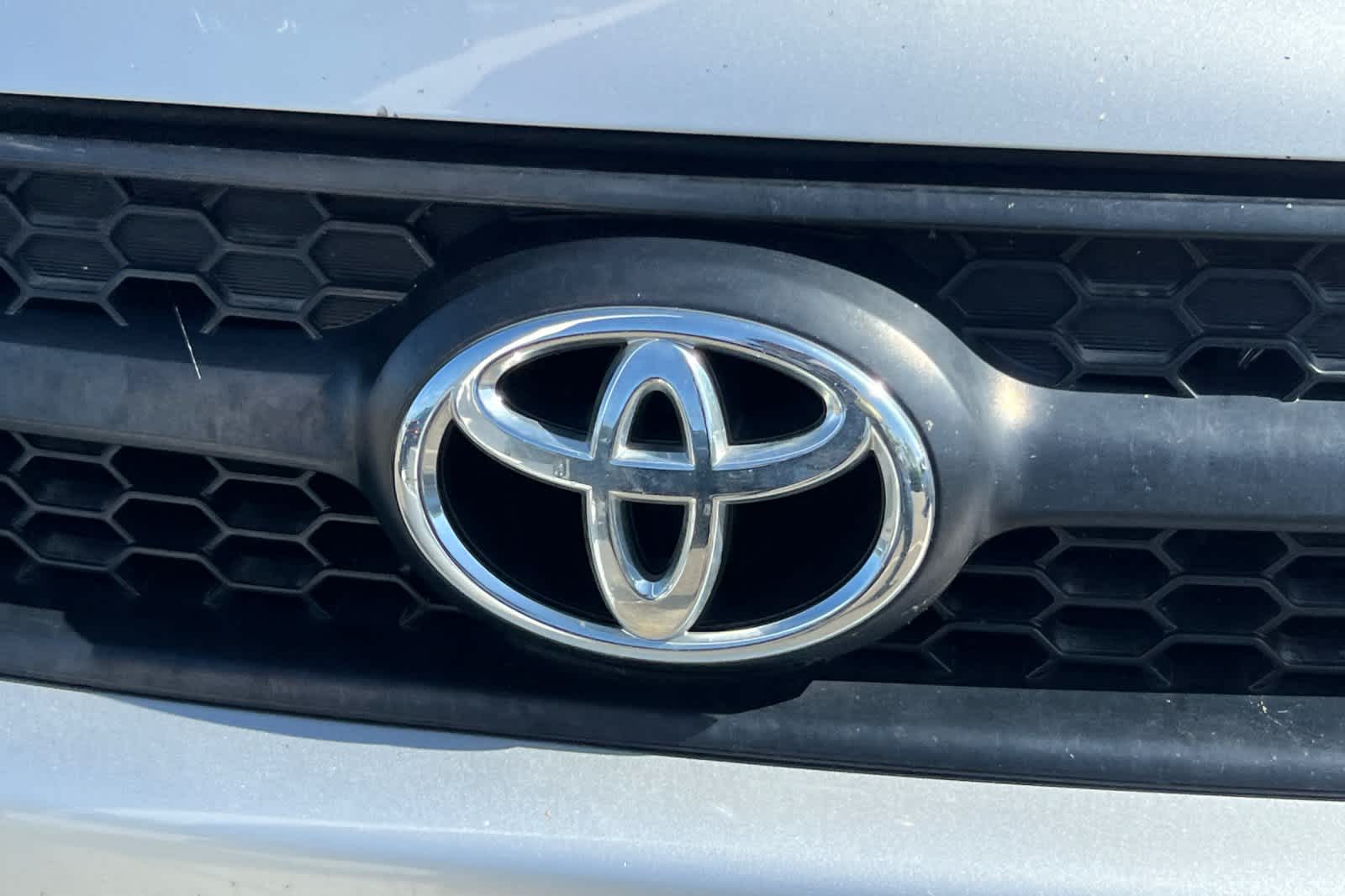 Thumbnail: 2011 Toyota RAV4 - 13