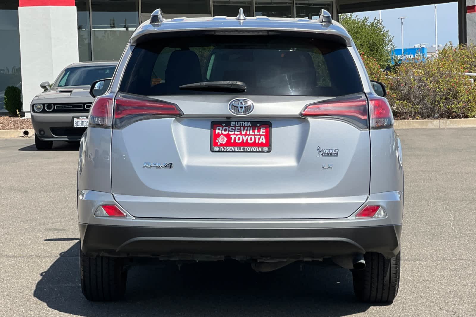 Thumbnail: 2017 Toyota RAV4 - 8