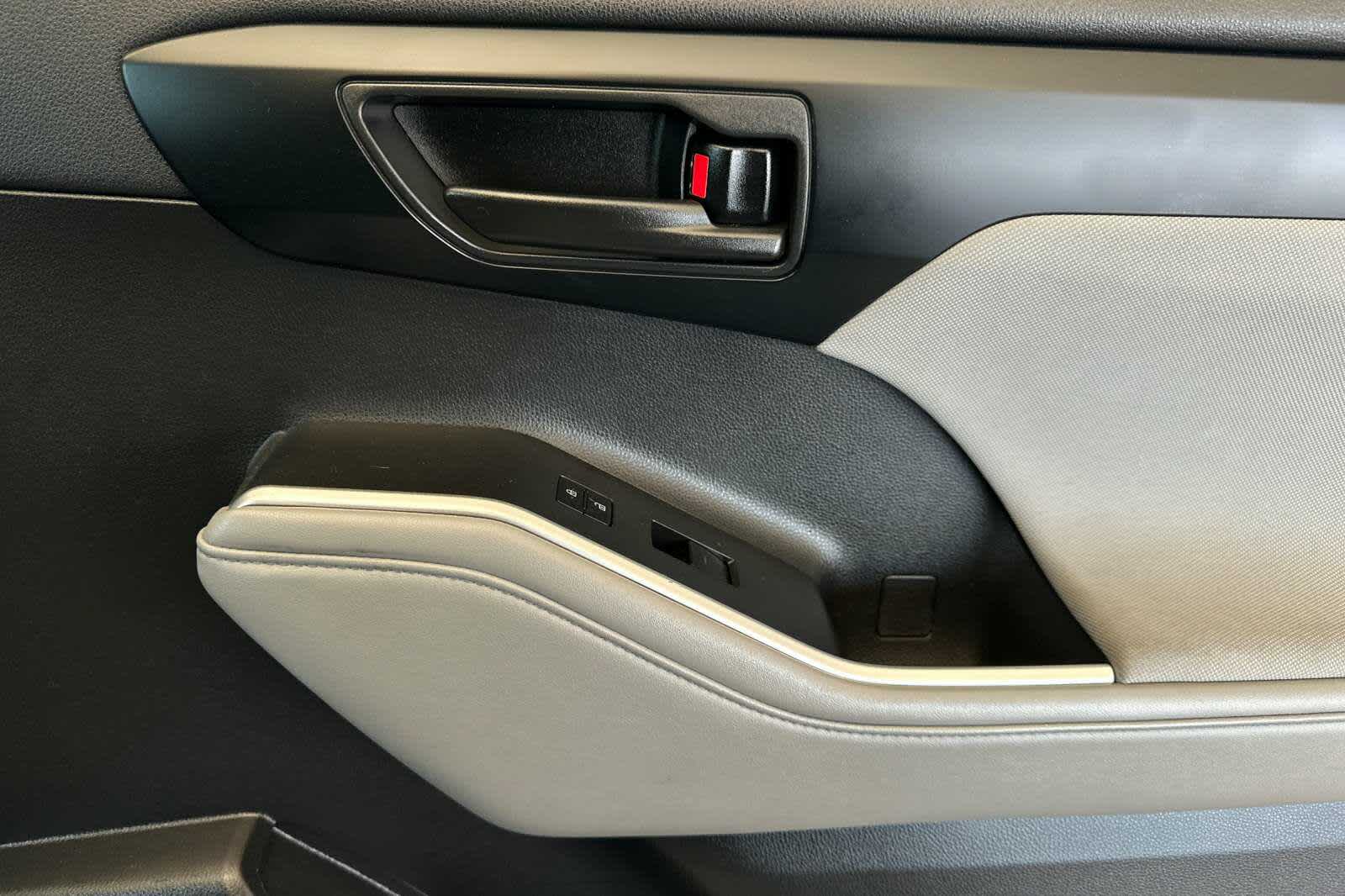 Thumbnail: 2022 Toyota Highlander - 19