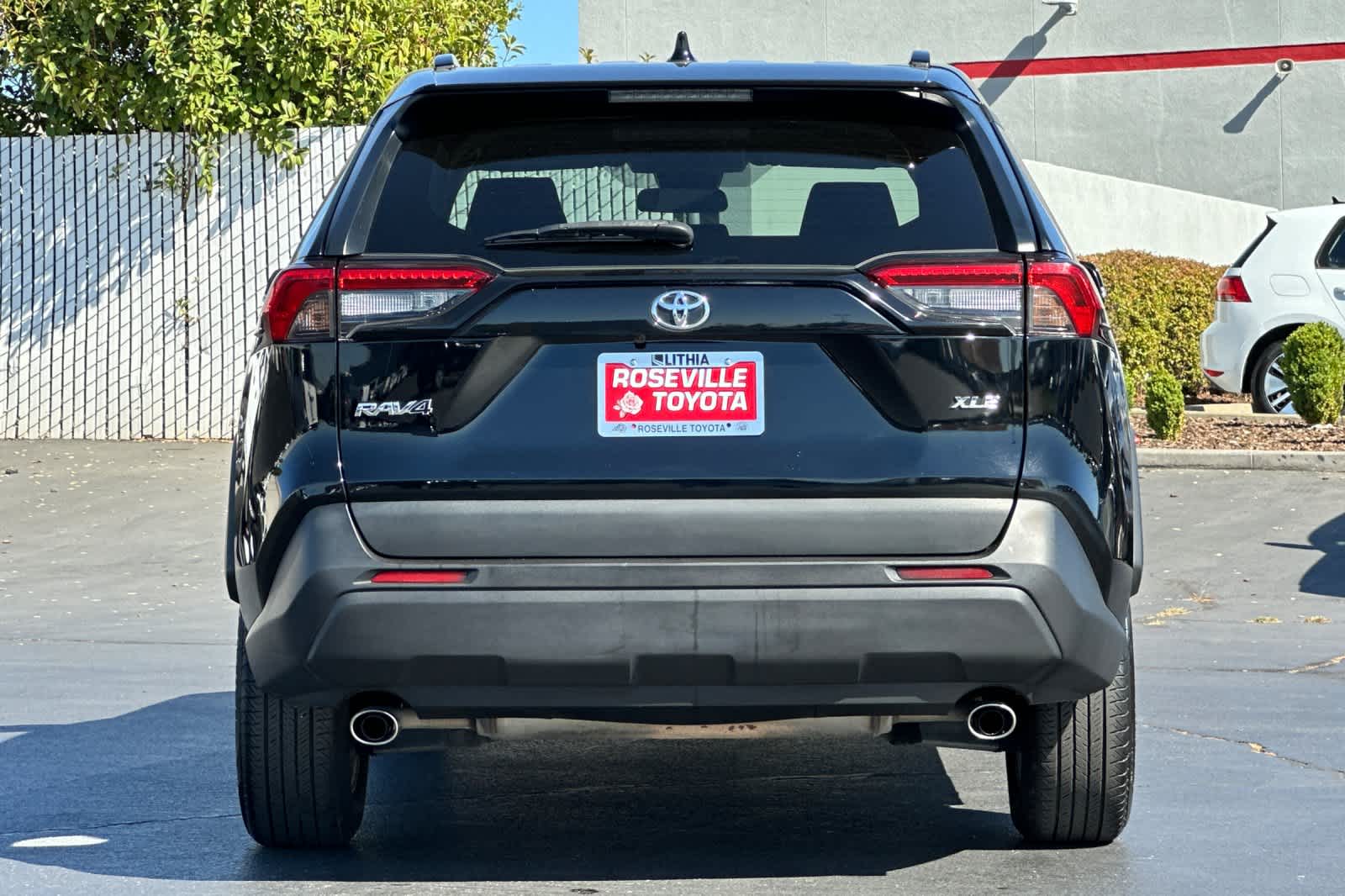Thumbnail: 2021 Toyota RAV4 - 8