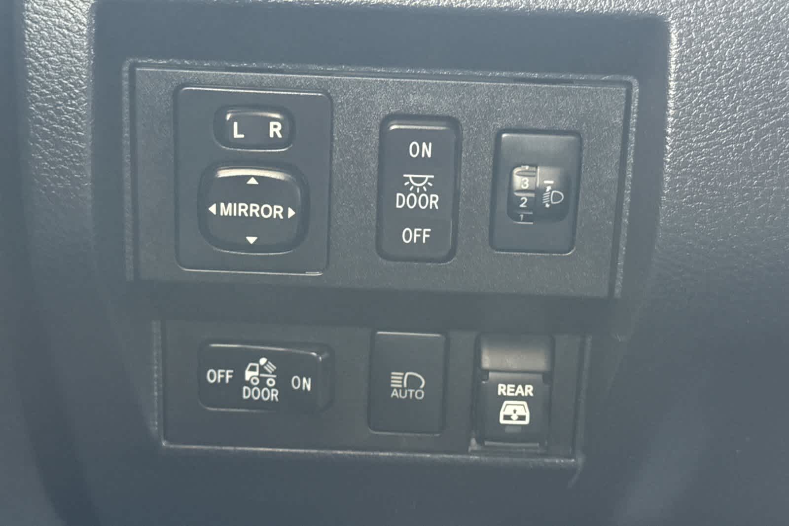 Thumbnail: 2019 Toyota Tundra - 28