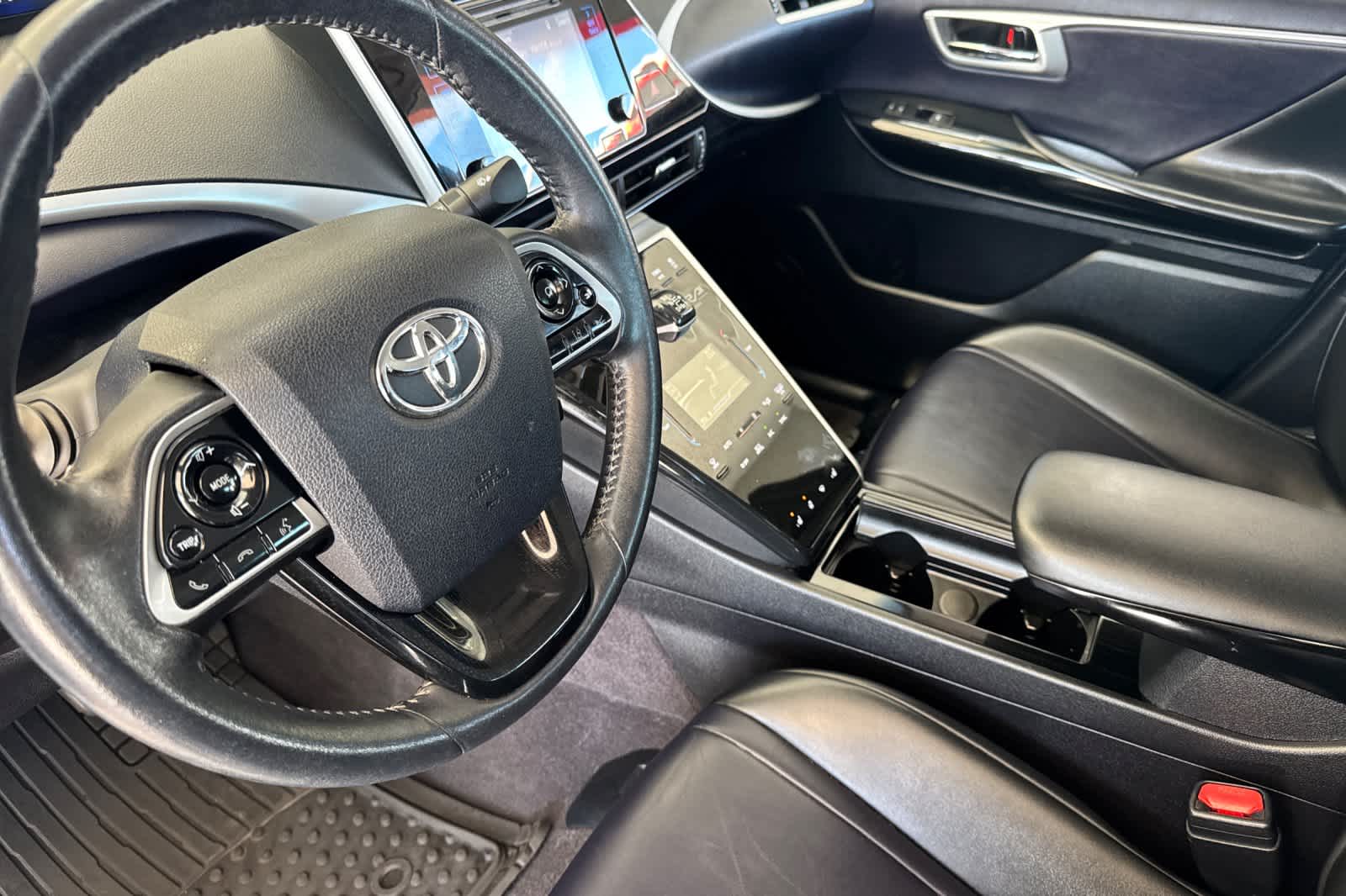 Thumbnail: 2016 Toyota Mirai - 11