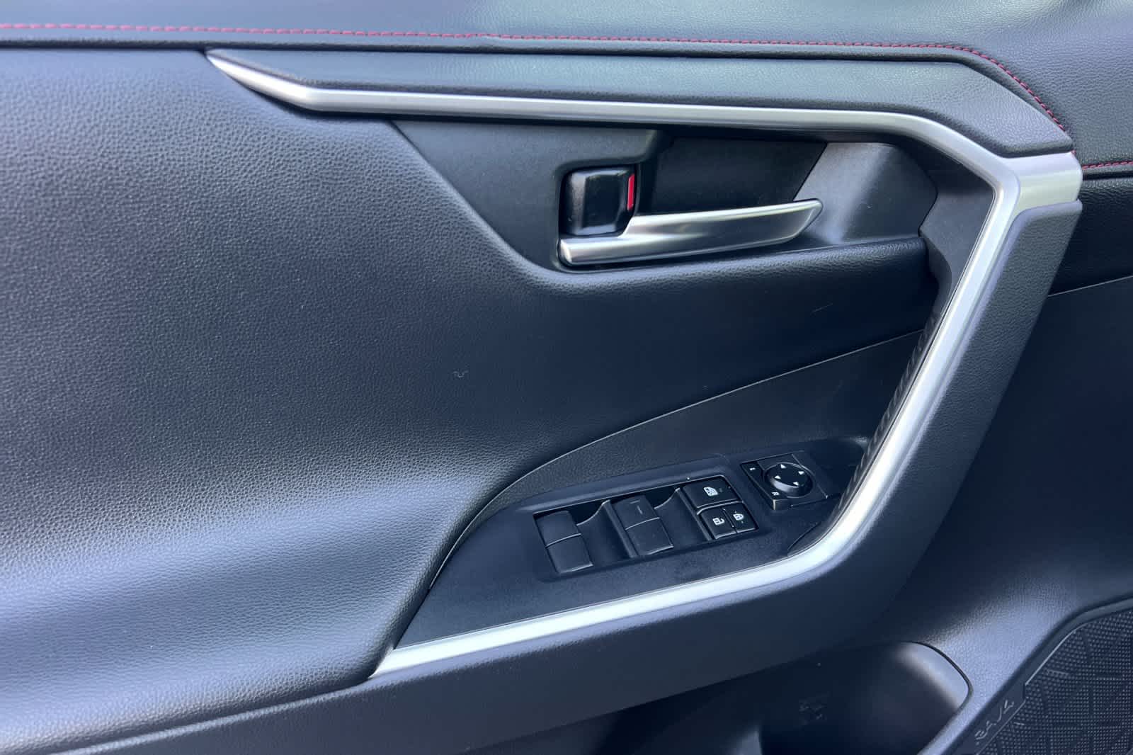 Thumbnail: 2020 Toyota RAV4 - 12