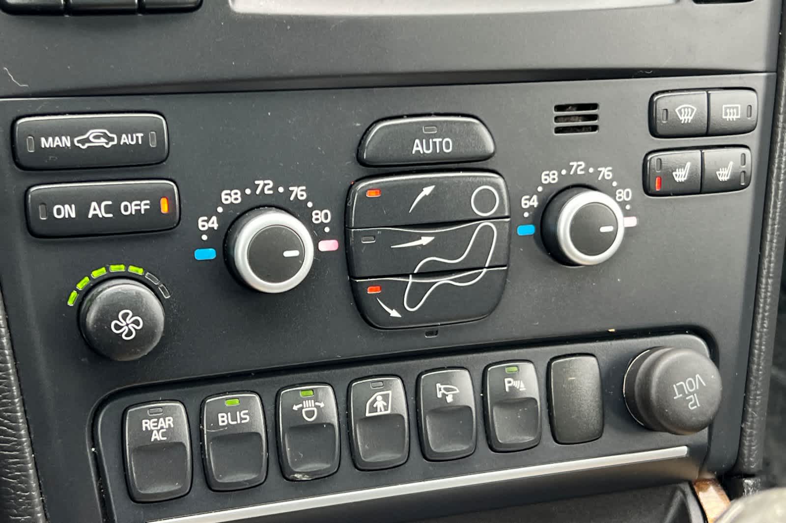 Thumbnail: 2012 Volvo XC90 - 23