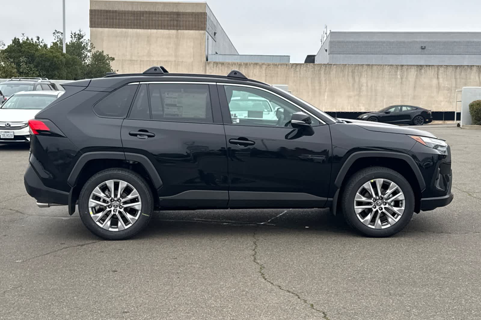 Thumbnail: 2025 Toyota RAV4 - 8