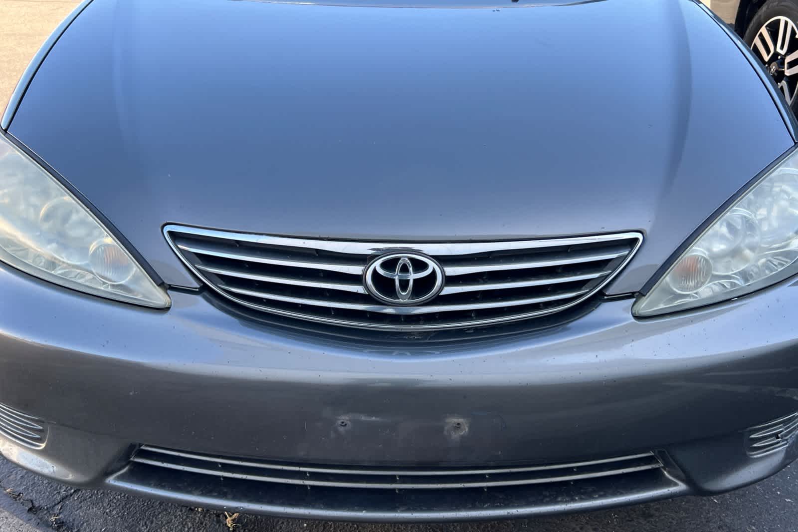 2005 Toyota Camry LE 9