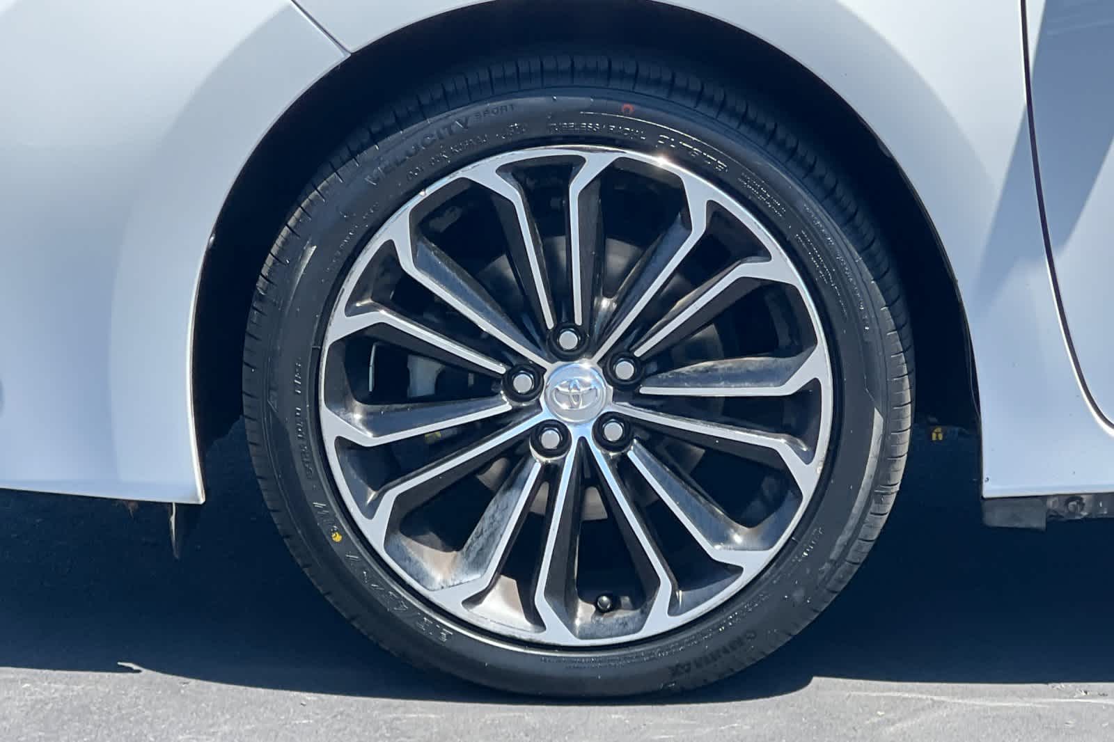 Thumbnail: 2015 Toyota Corolla - 28