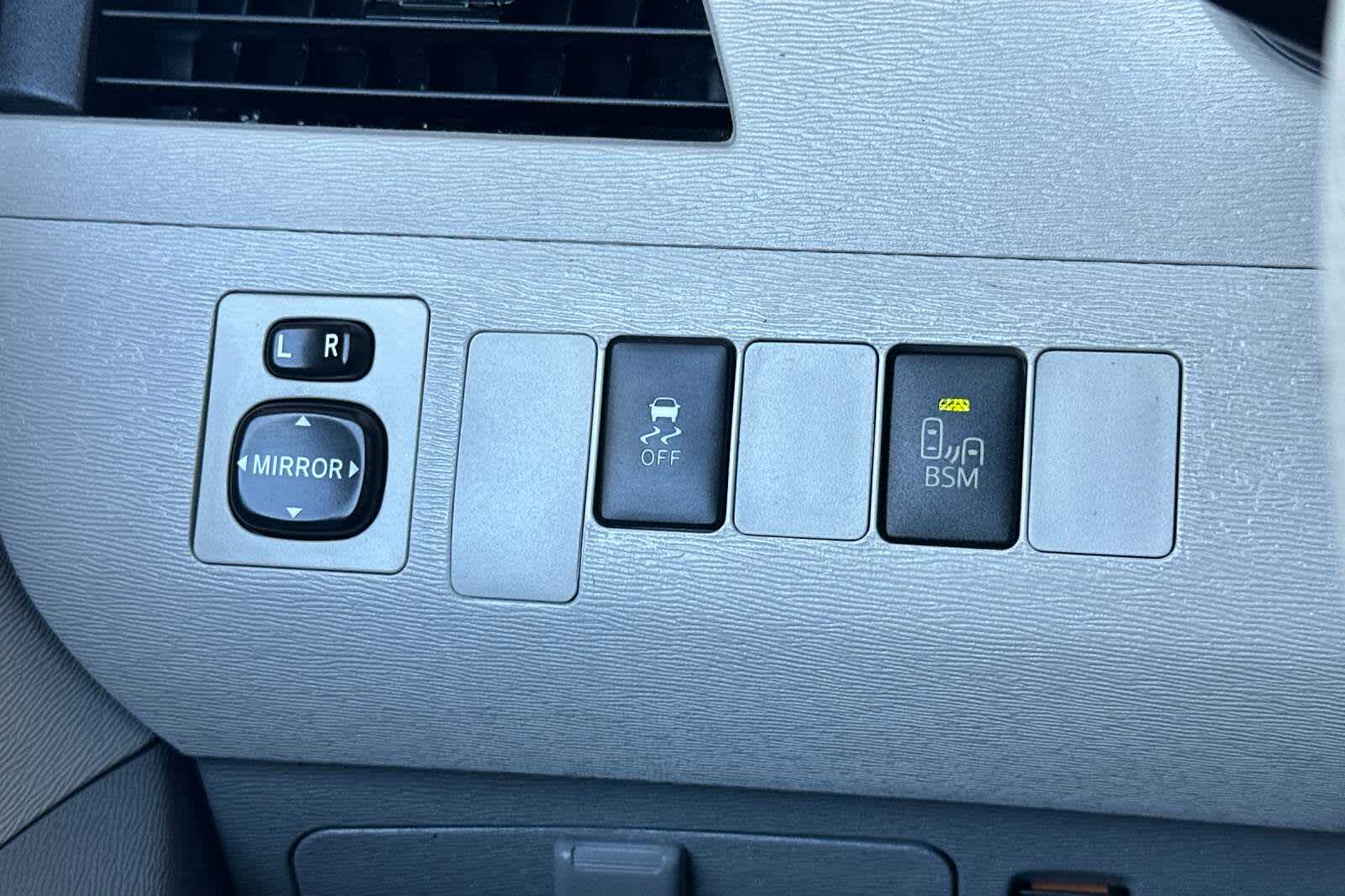 Thumbnail: 2014 Toyota Sienna - 31