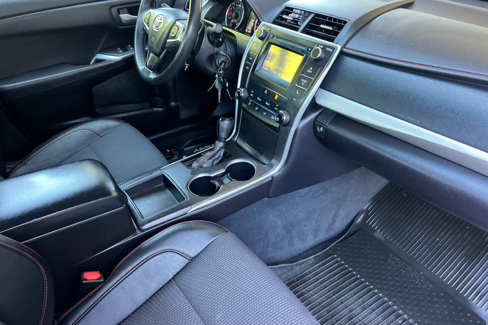 Thumbnail: 2017 Toyota Camry - 15