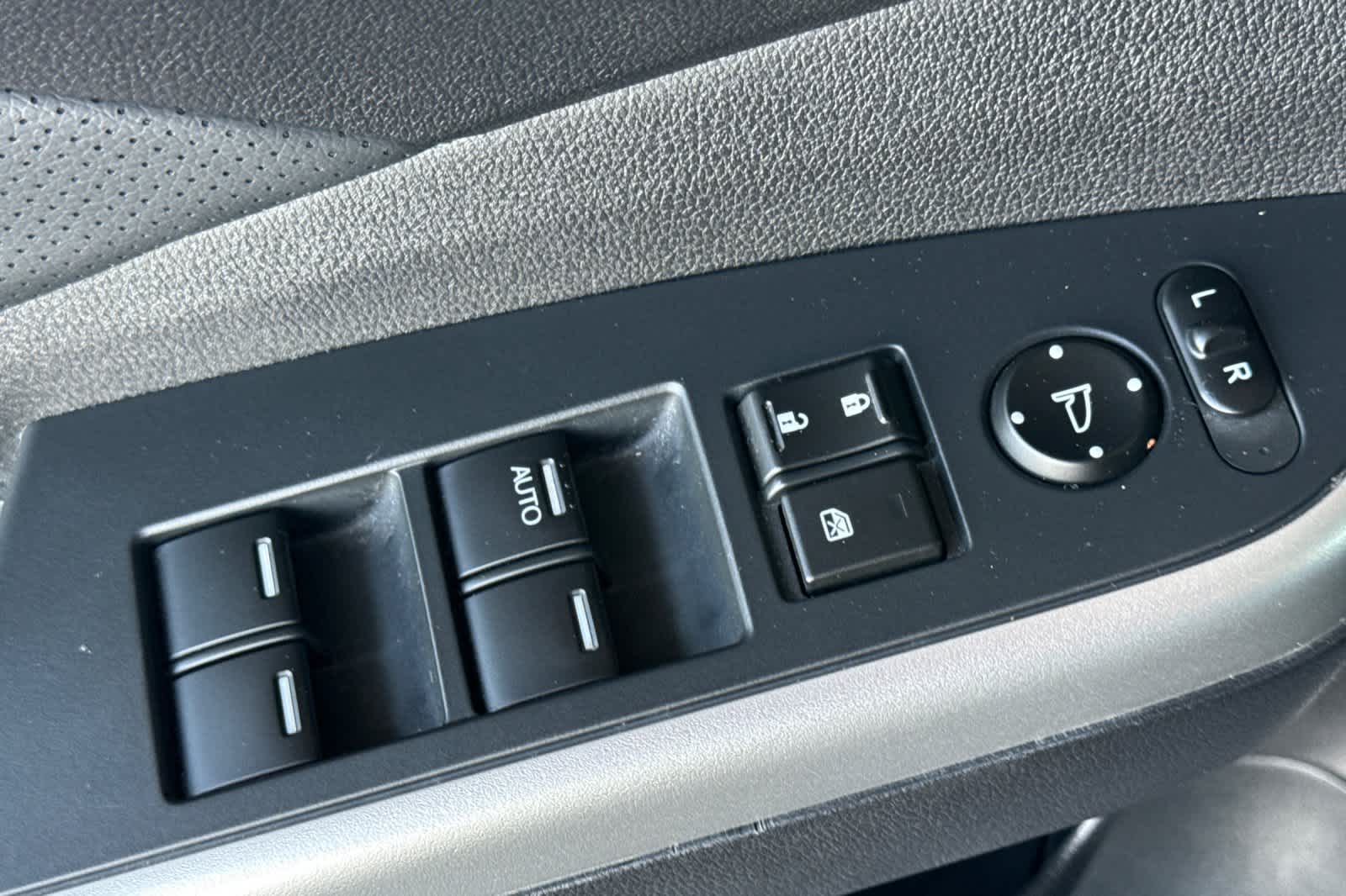 Thumbnail: 2016 Honda CR-V - 13