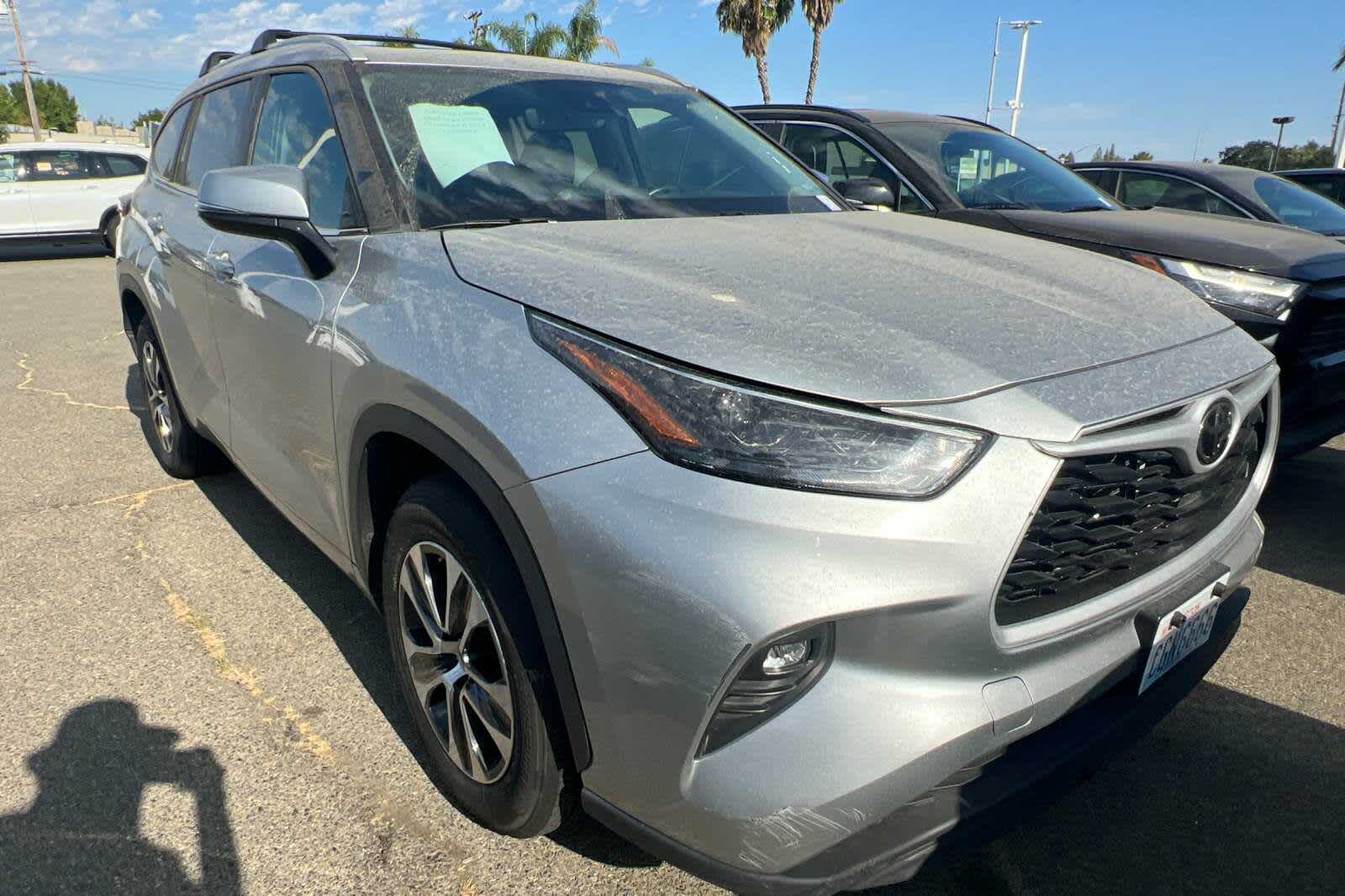 Thumbnail: 2023 Toyota Highlander - 3