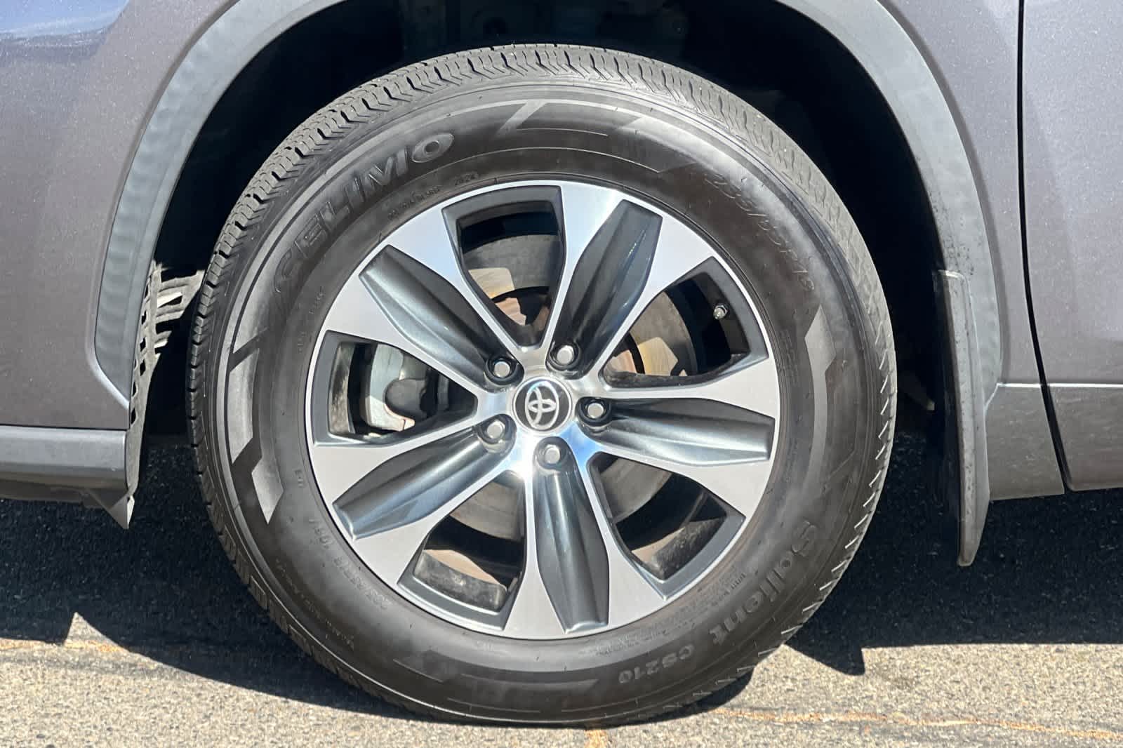 Thumbnail: 2021 Toyota Highlander - 32