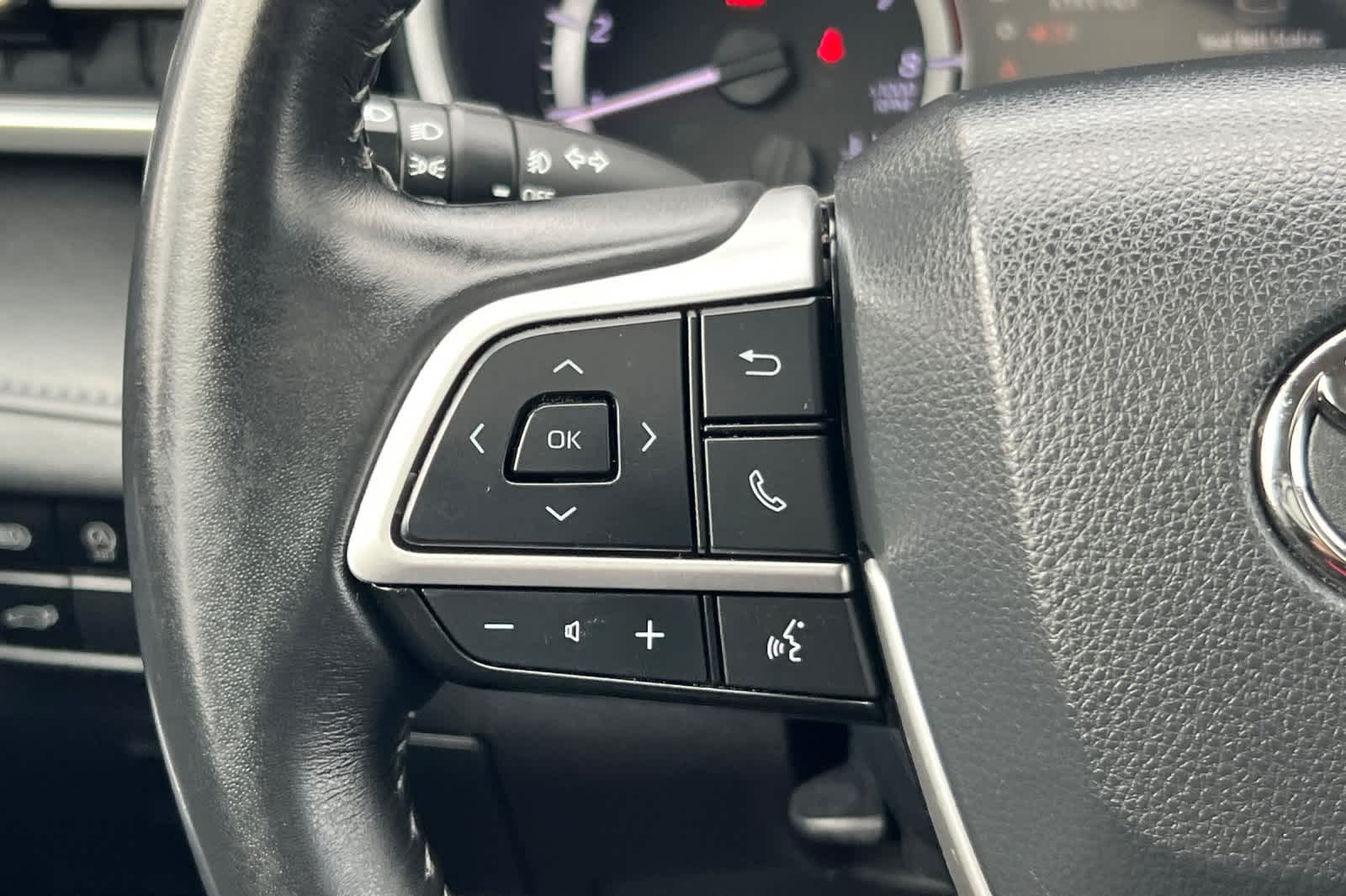 Thumbnail: 2023 Toyota Highlander - 27