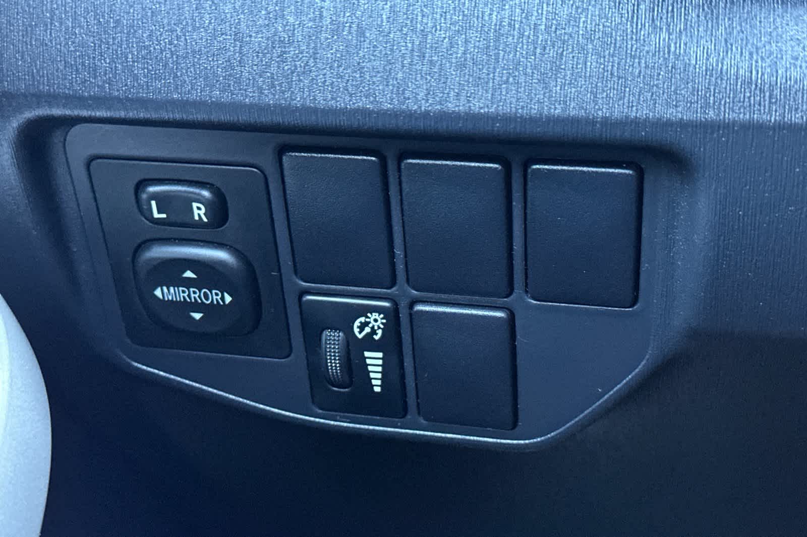 Thumbnail: 2014 Toyota Prius - 29